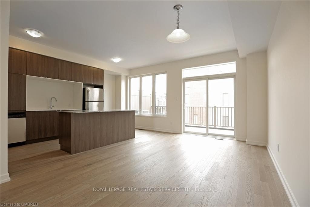 211 Squire Crescent Unit 2 photo 10