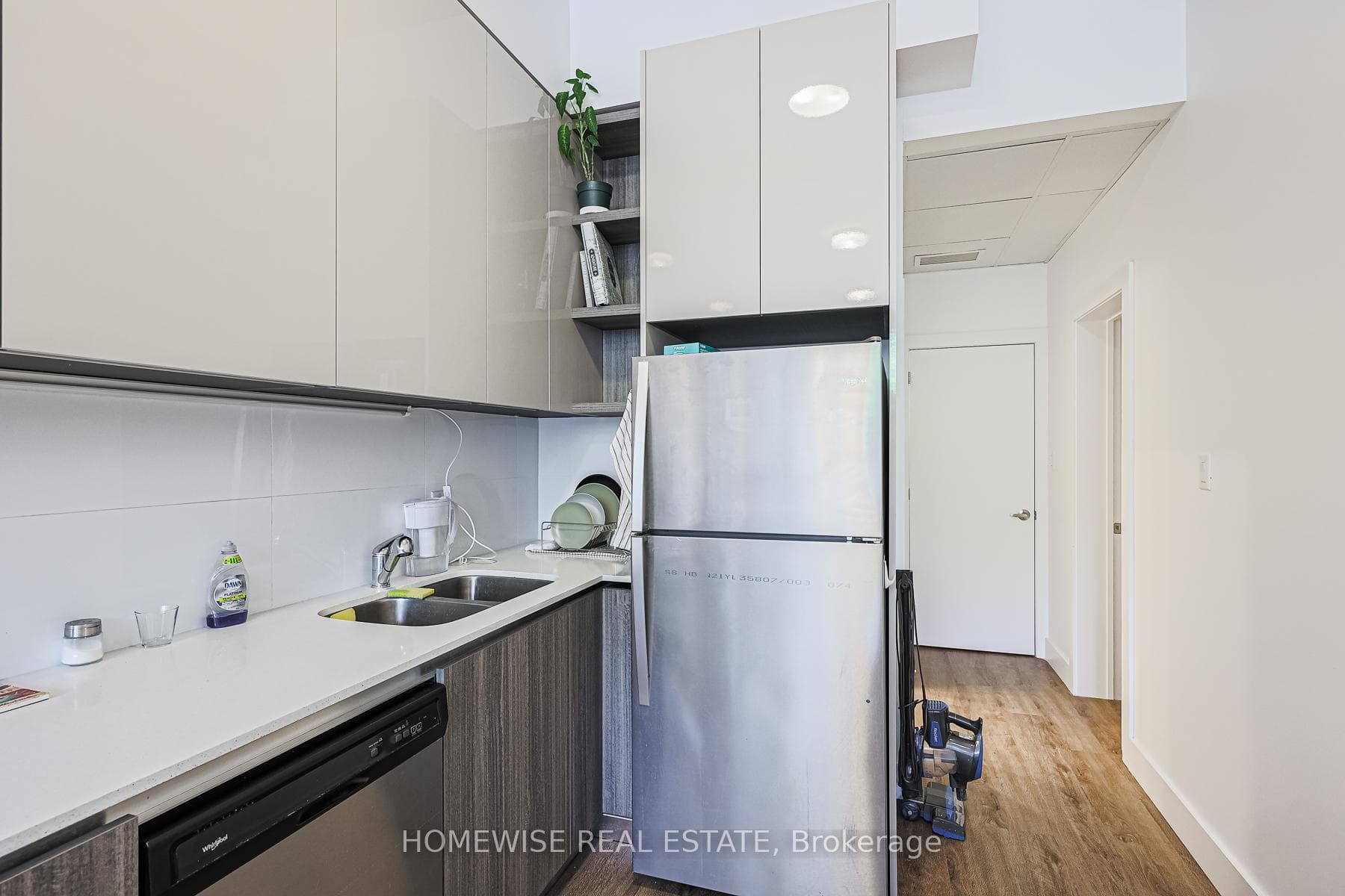 3020 Dundas Street Unit 102 photo 10