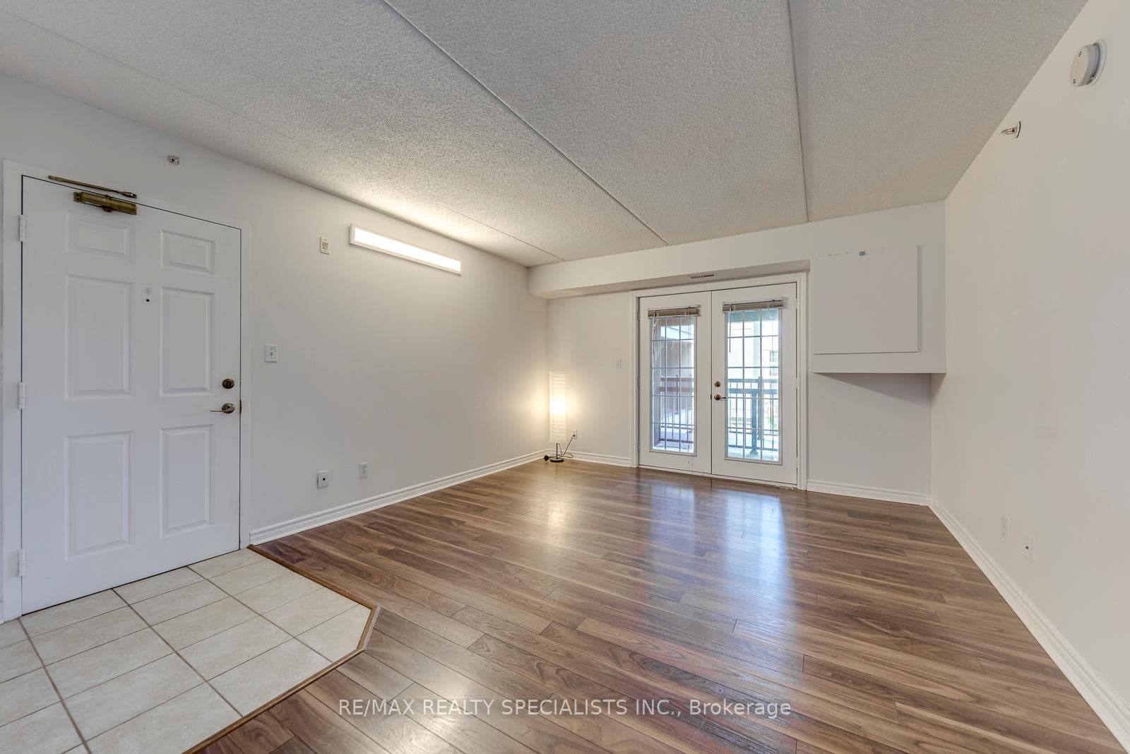 2035 Appleby Line Unit 308 photo 7