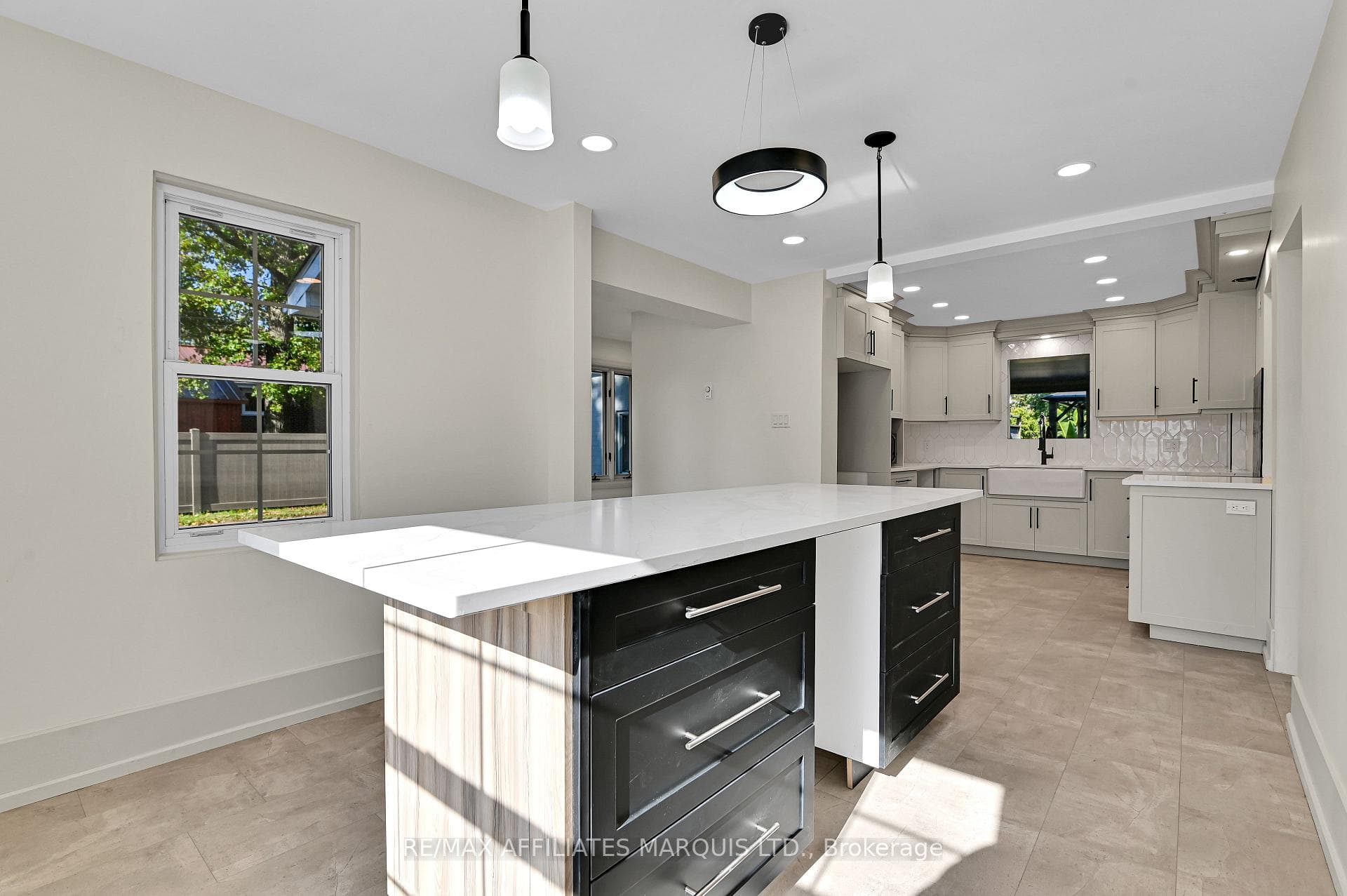 1603 Peter Street photo 6
