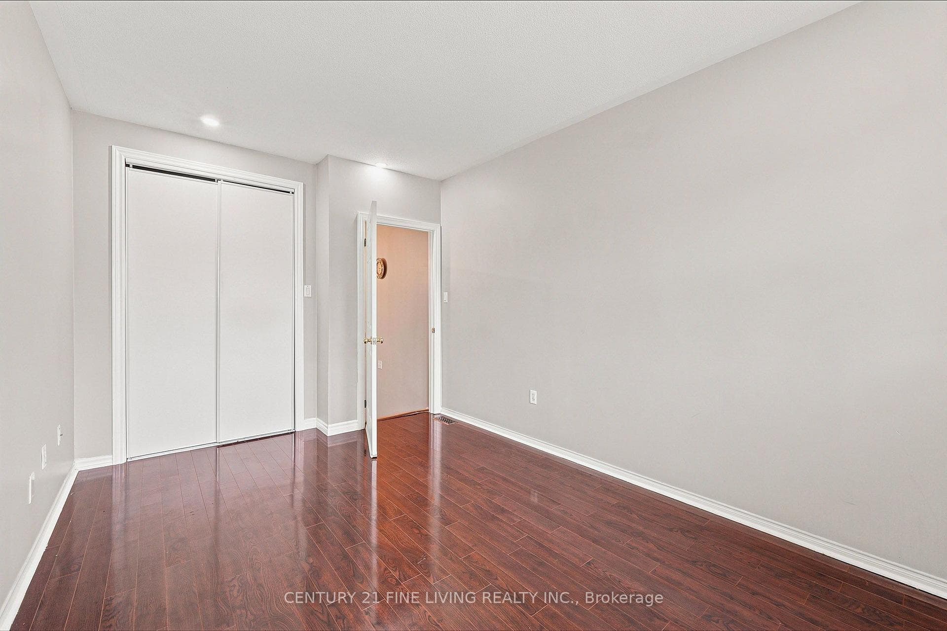 40 Hollowgrove Boulevard photo 16