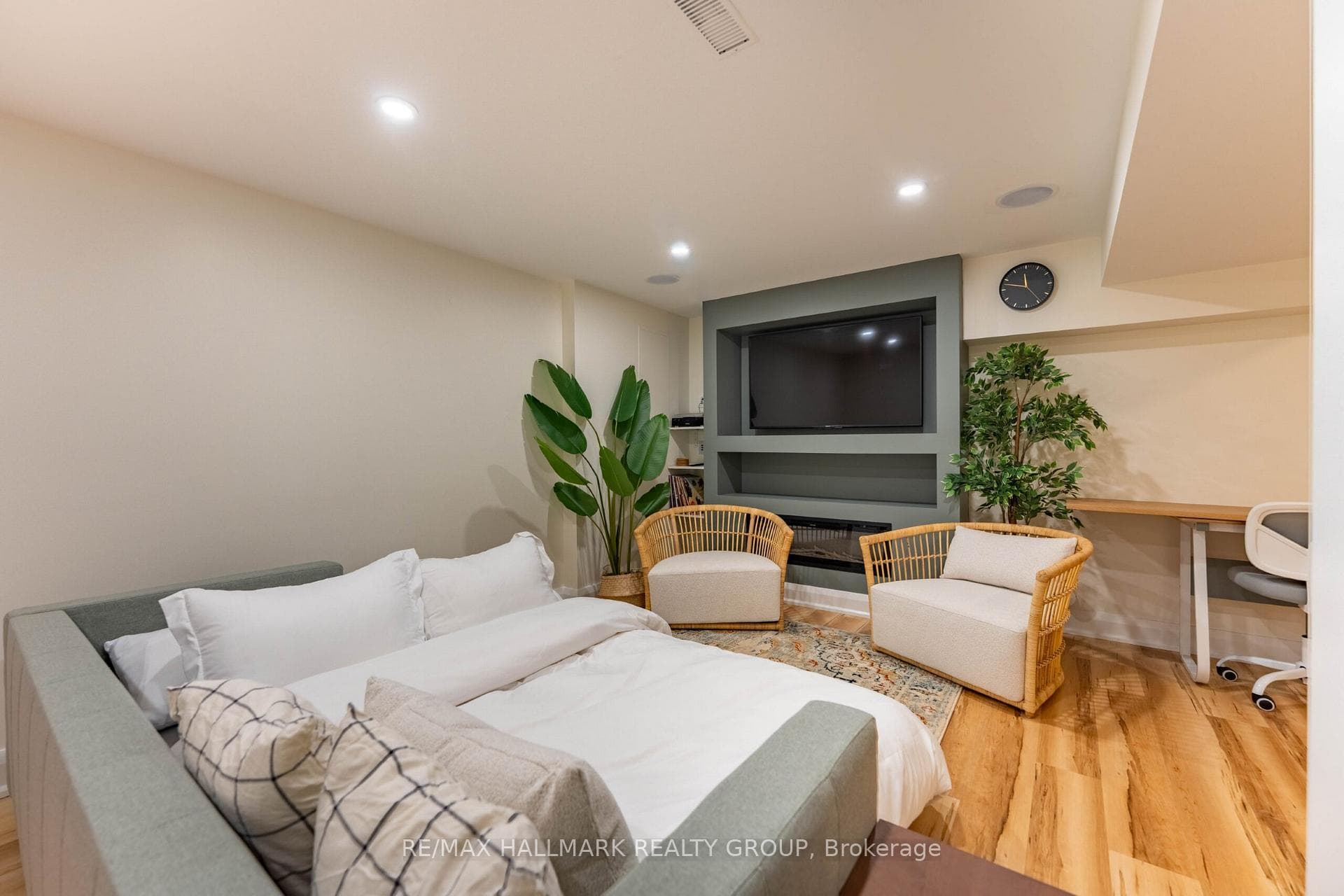 820 Grenon Avenue photo 30