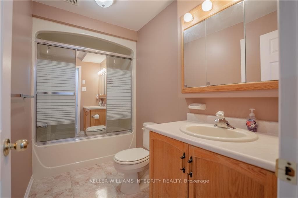 257 NORTHWOODS Crescent photo 16