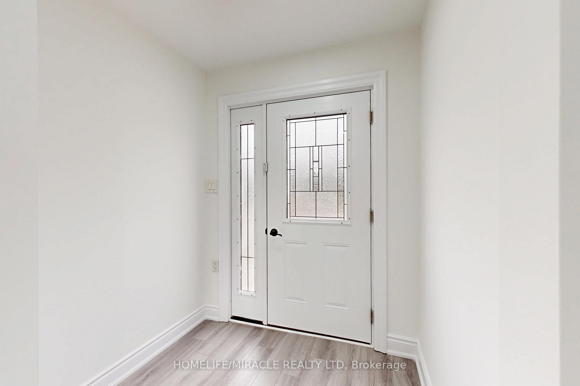 91 Wellington Street photo 4