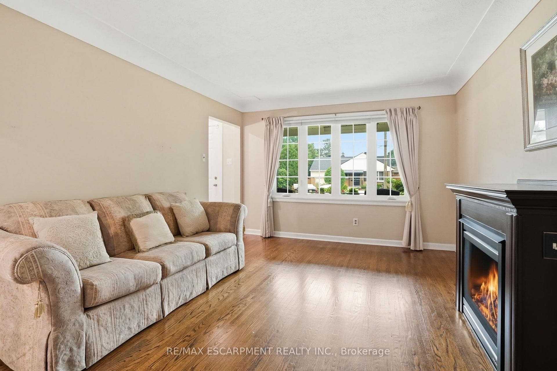 344 East 36th Street photo 9