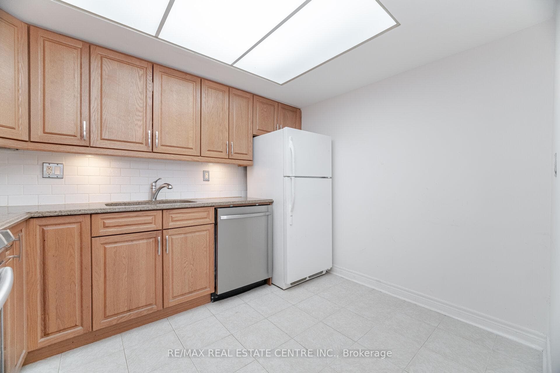 1111 Bough Beeches Boulevard Unit 103 photo 19