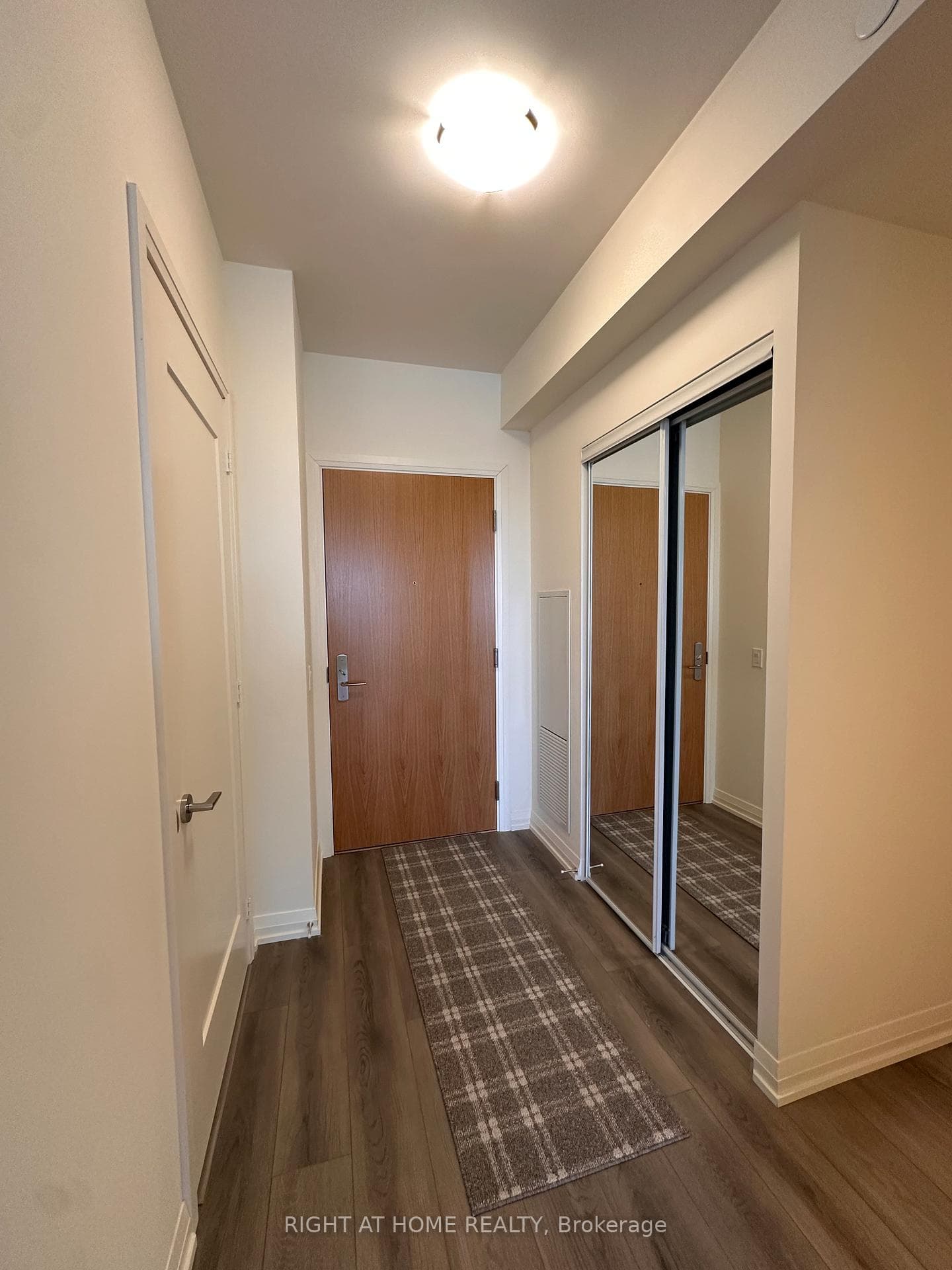8960 Jane Street Unit 209 photo 2