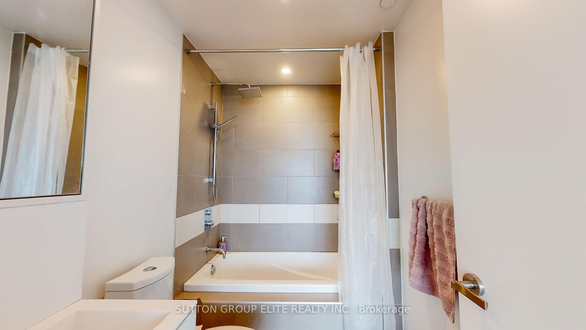 197 YONGE Street Unit 4902 photo 23