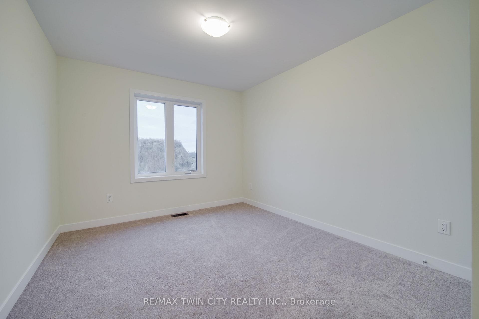 129 Lumb Drive photo 15