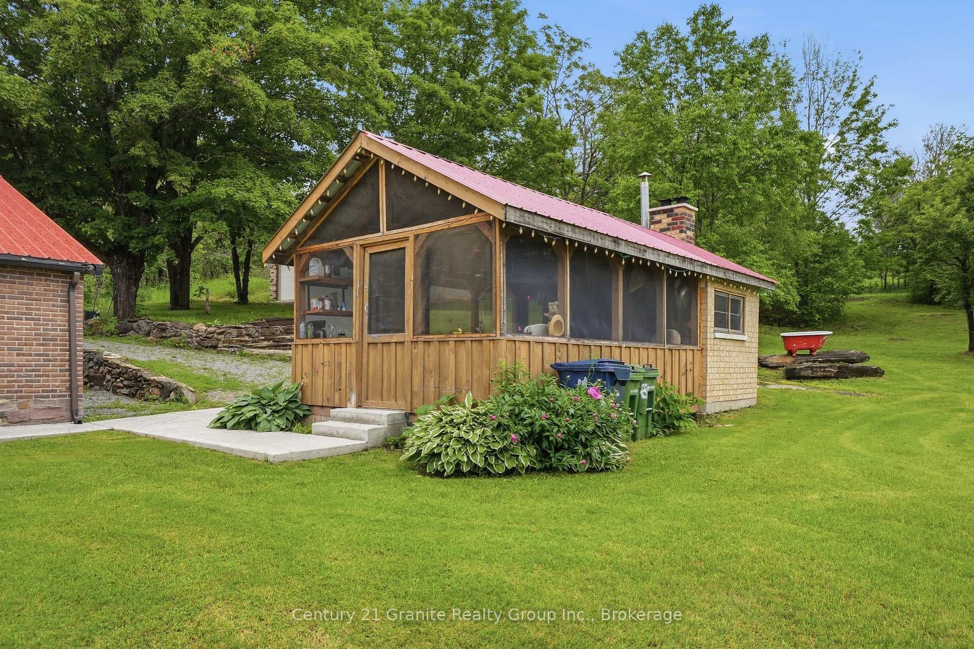 Outdoor kitchen