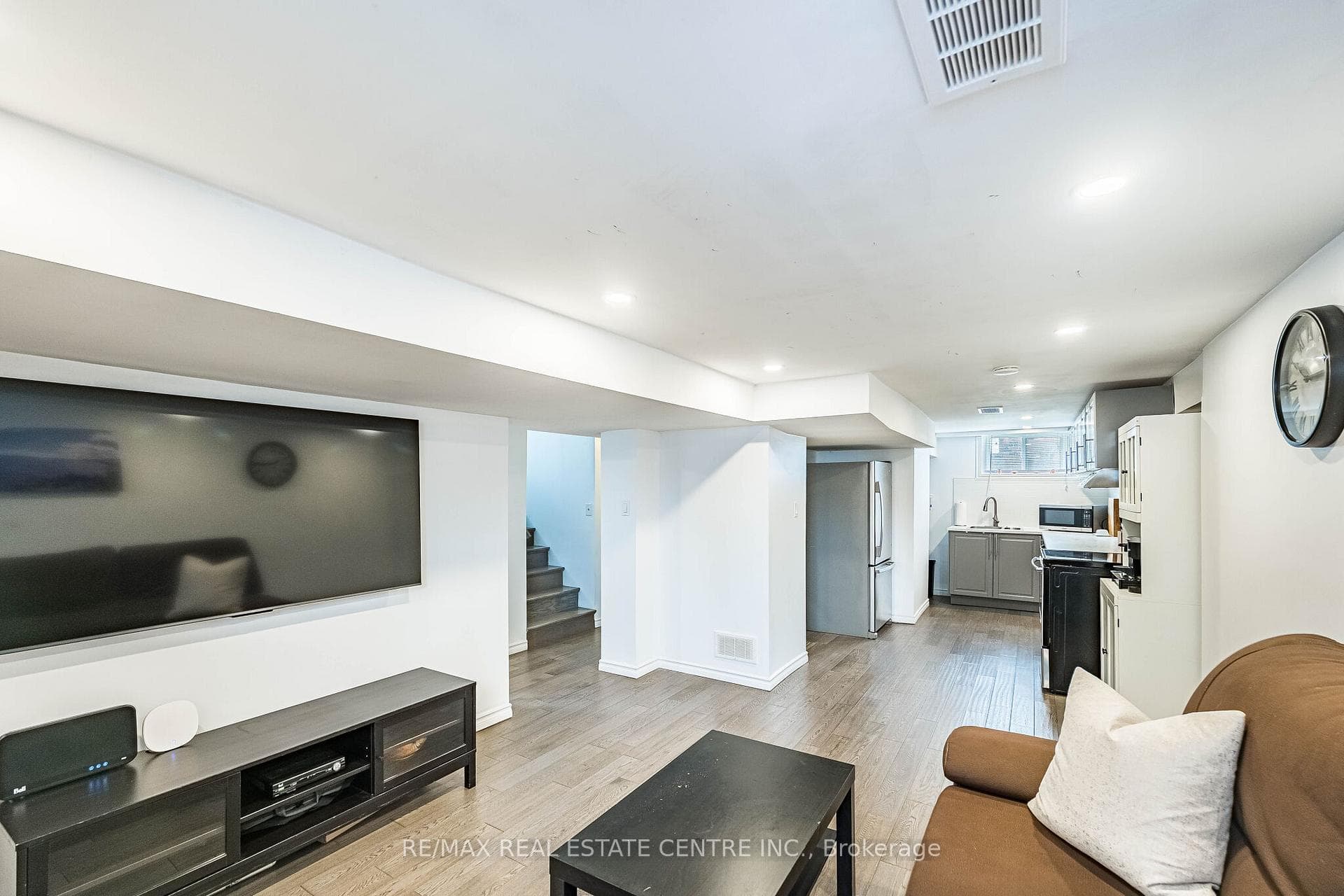 40 Ellis Crescent photo 27
