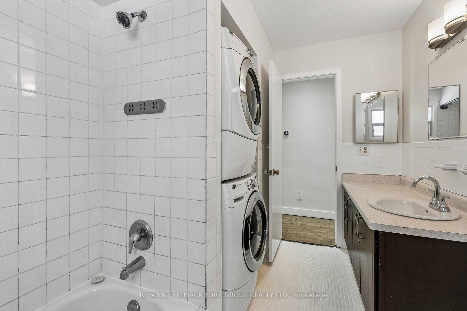 24 Coral Harbour Crescent photo 19
