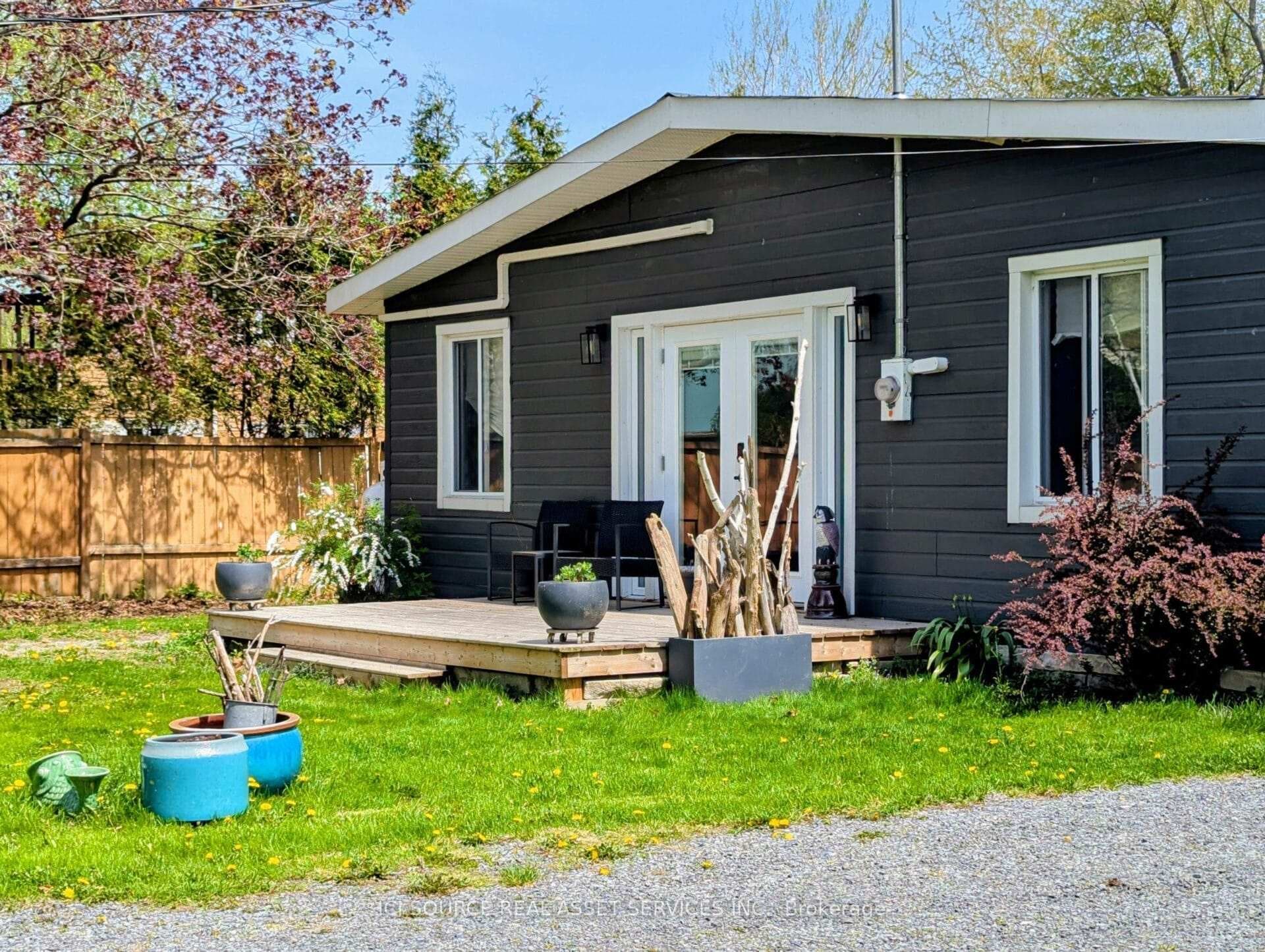 20586 Old Montreal Road photo 3