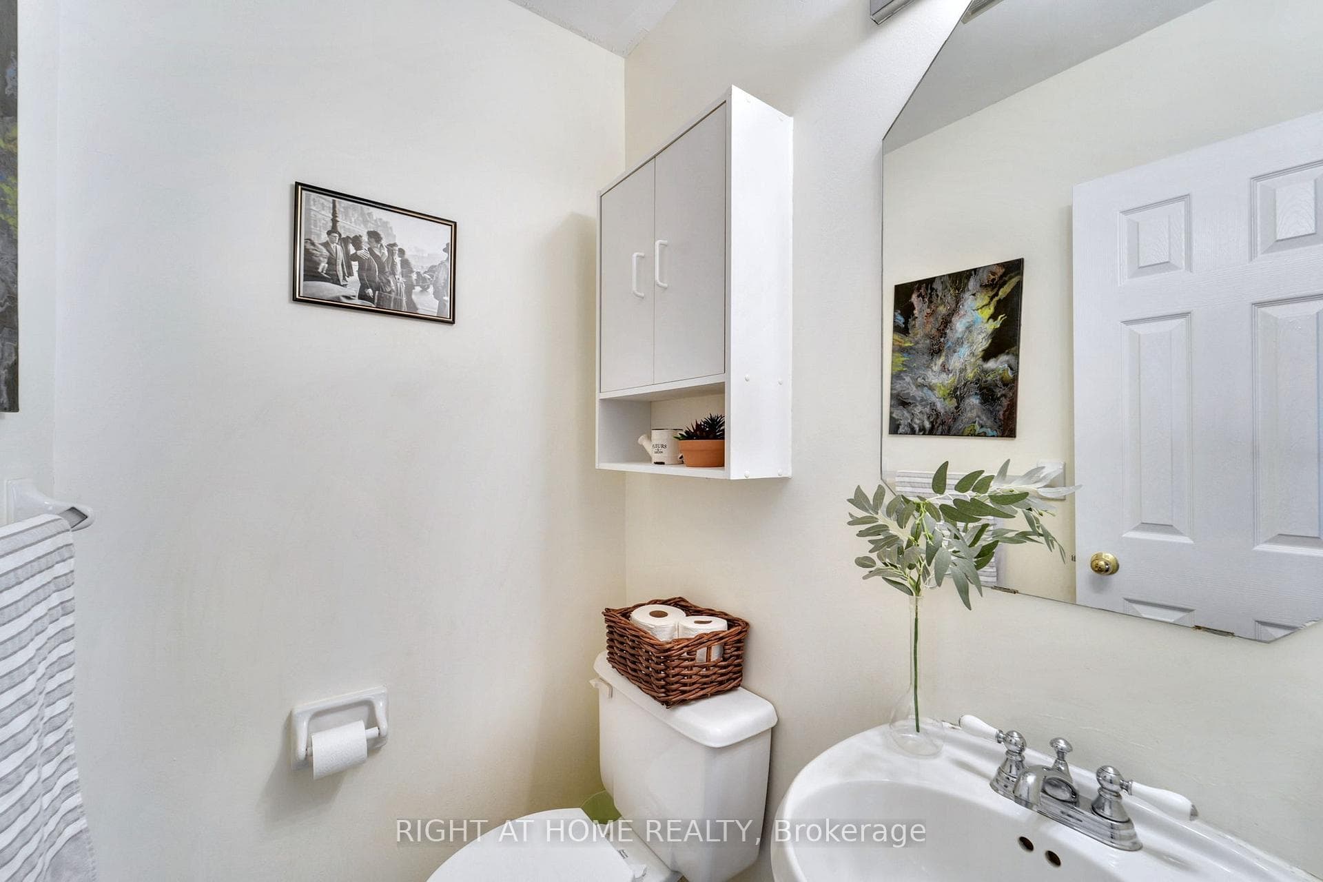 398 Woburn Avenue photo 27