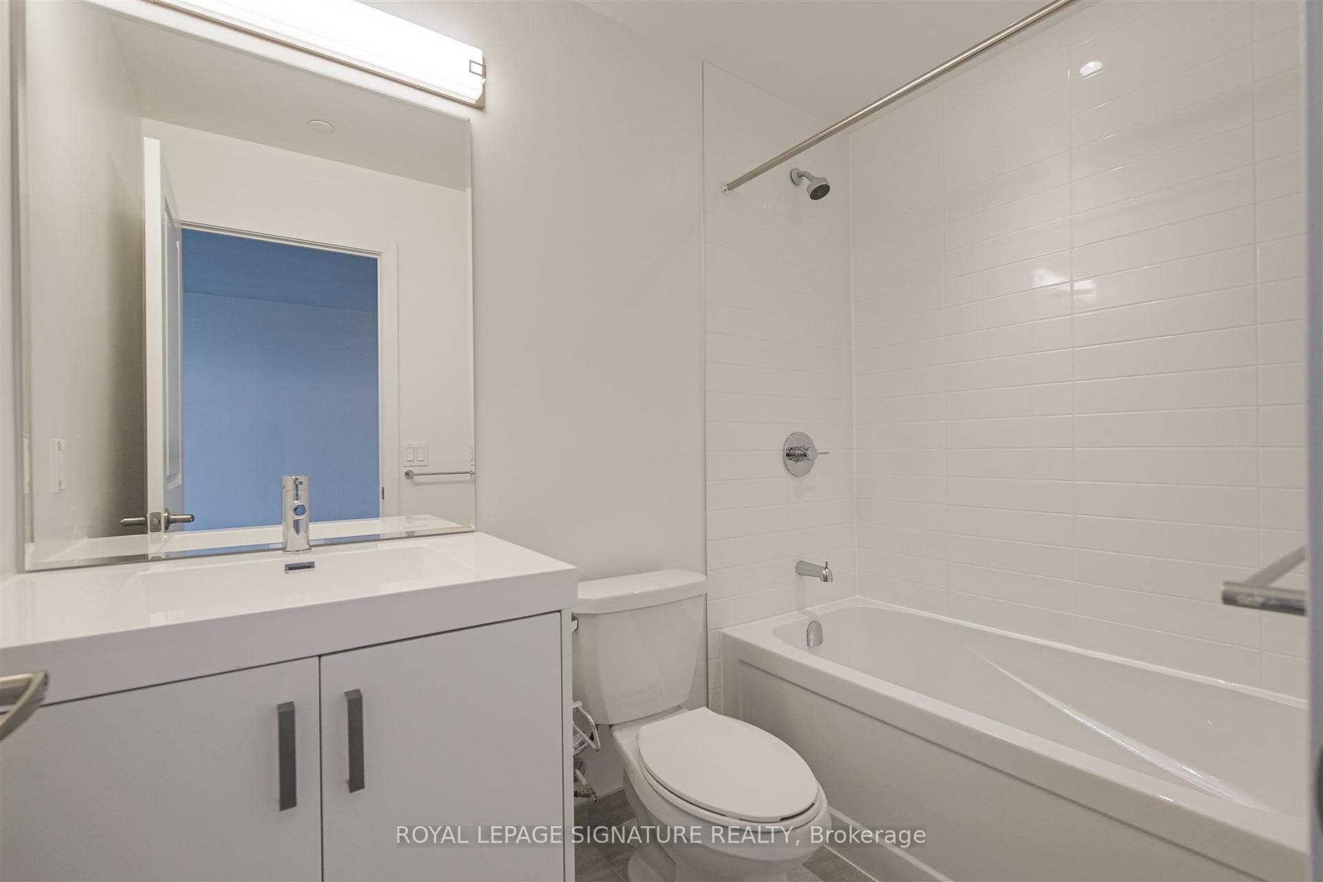 1010 Dundas Street Unit 220 photo 18