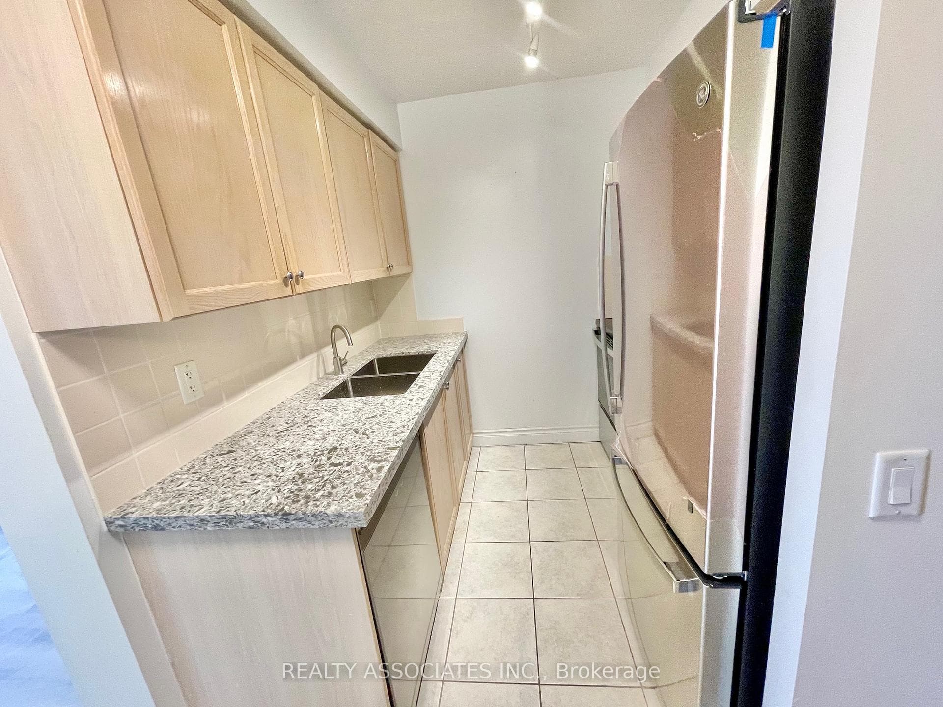 2 Clairtrell Road Unit 912 photo 9