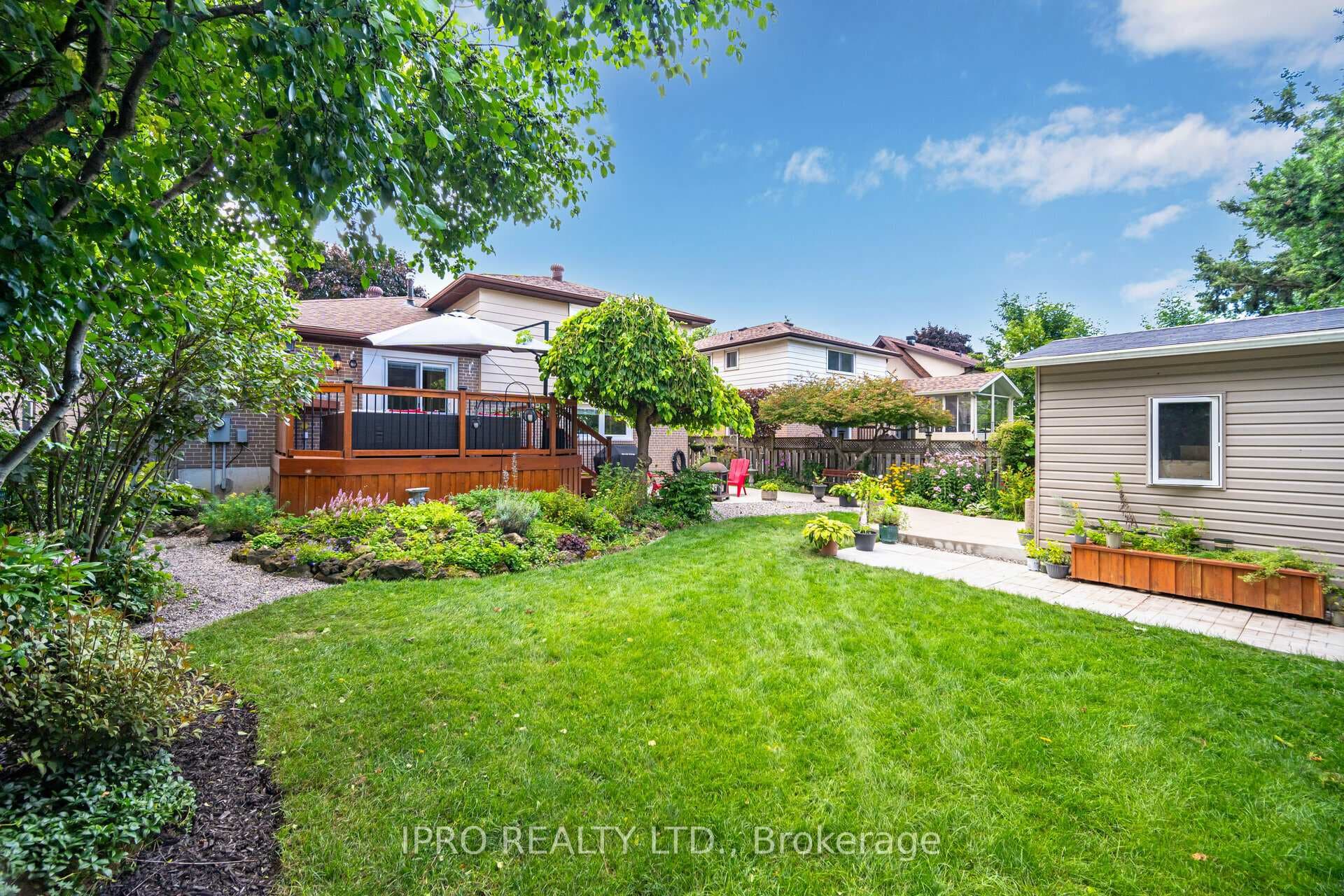 6 Staveley Crescent photo 38