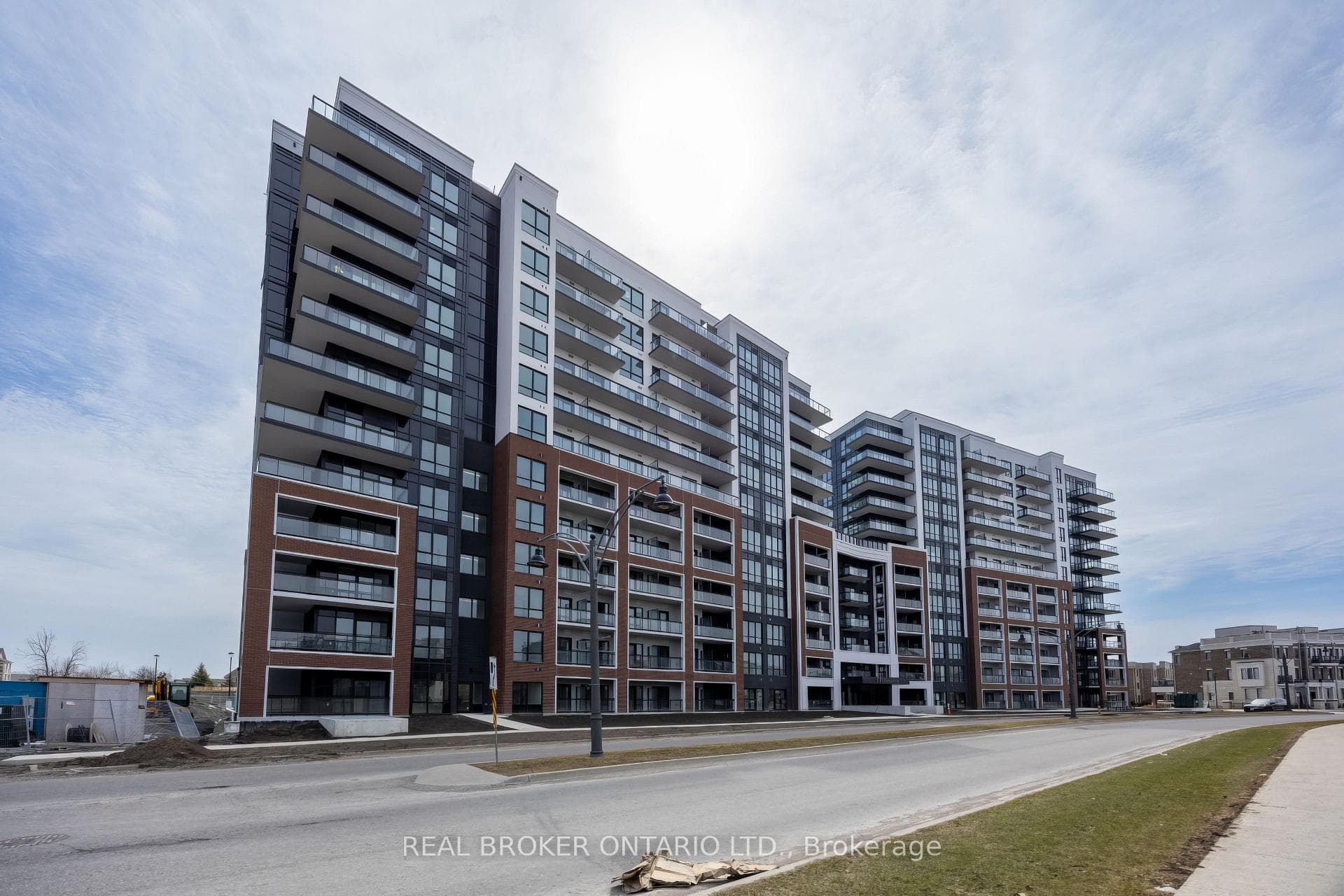 51 Clarington Boulevard Unit 402 photo 1