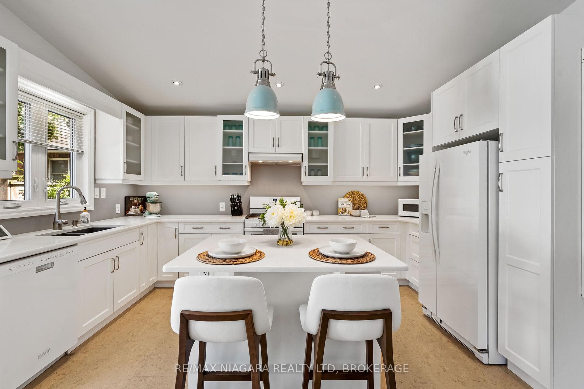 6 Simcoe Street photo 13