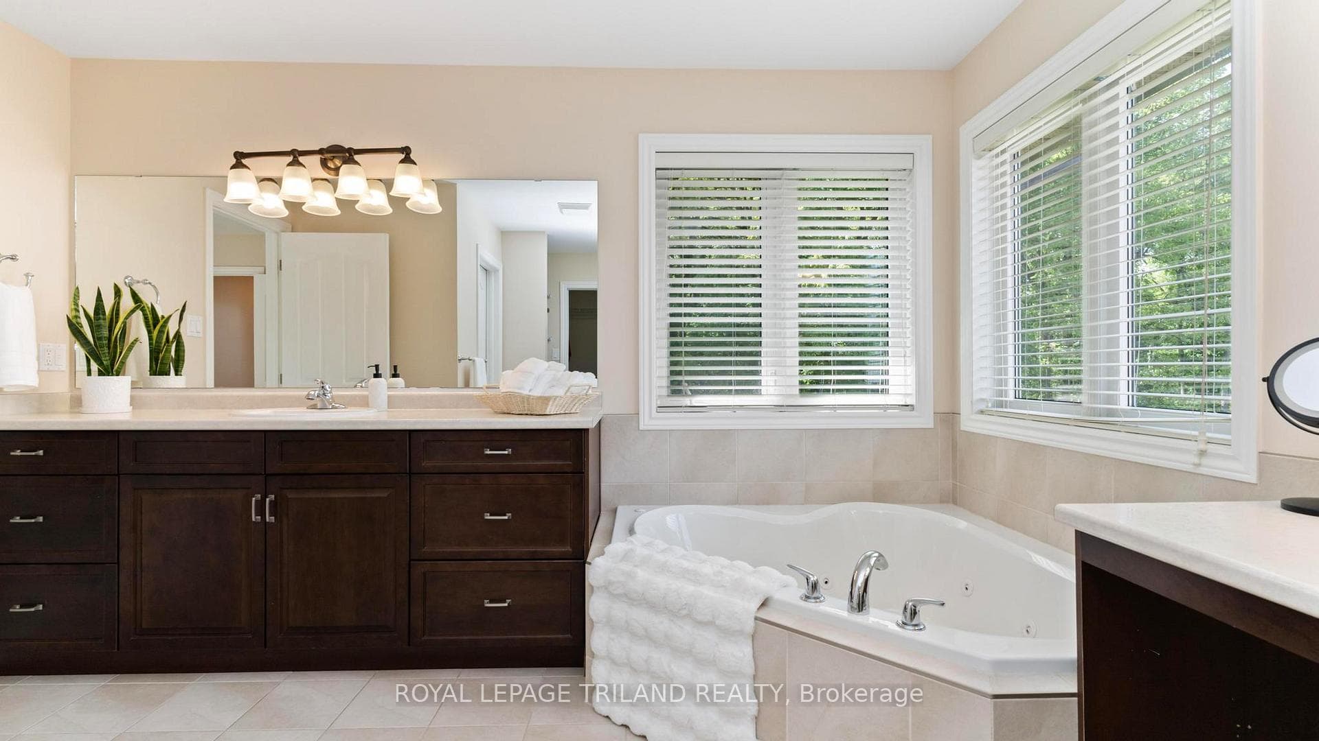 55 Ambleside Drive photo 22