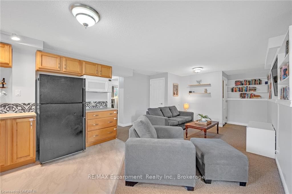 94 GRAPEVIEW DRIVE Drive photo 21