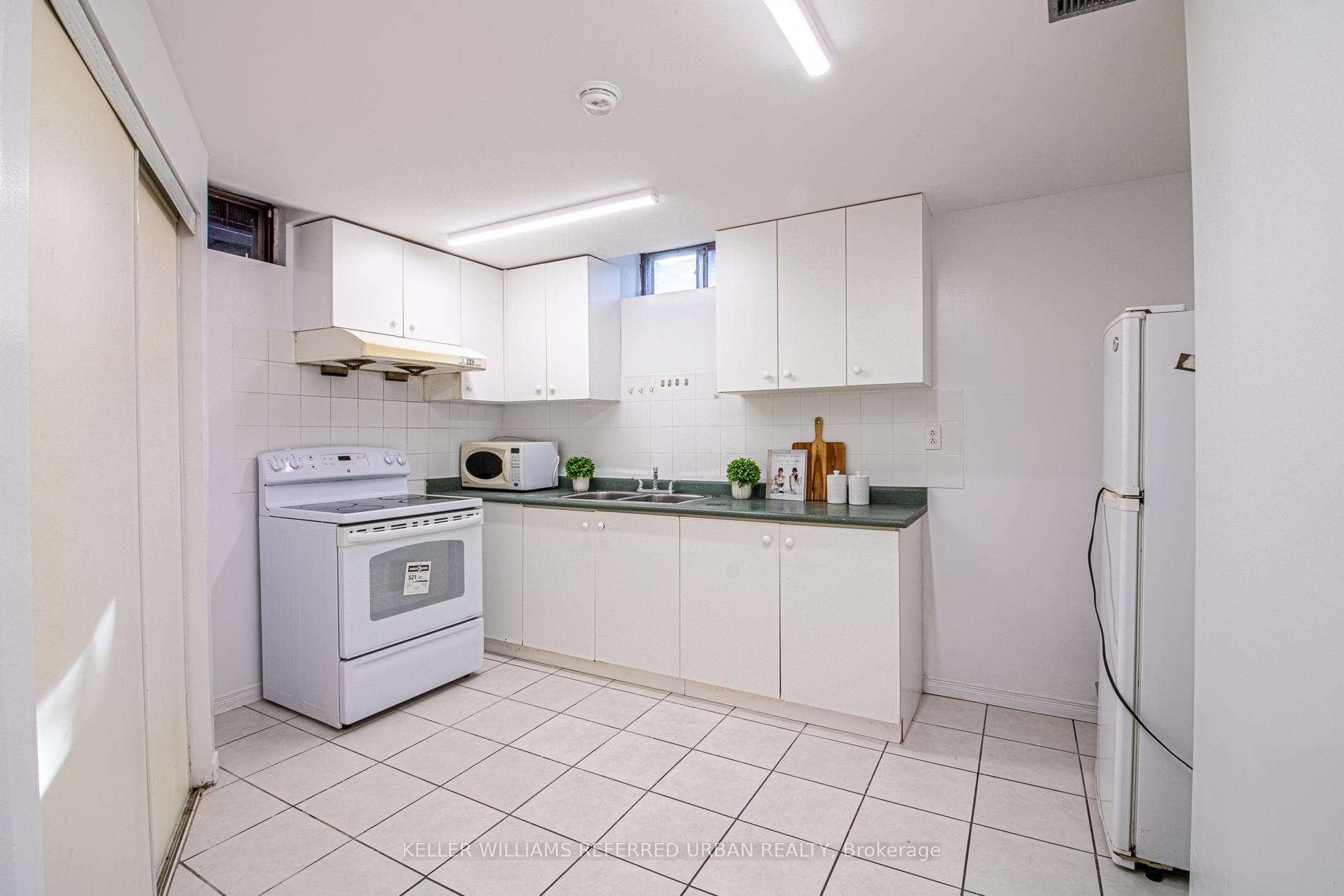 63 Holmbush Crescent photo 23