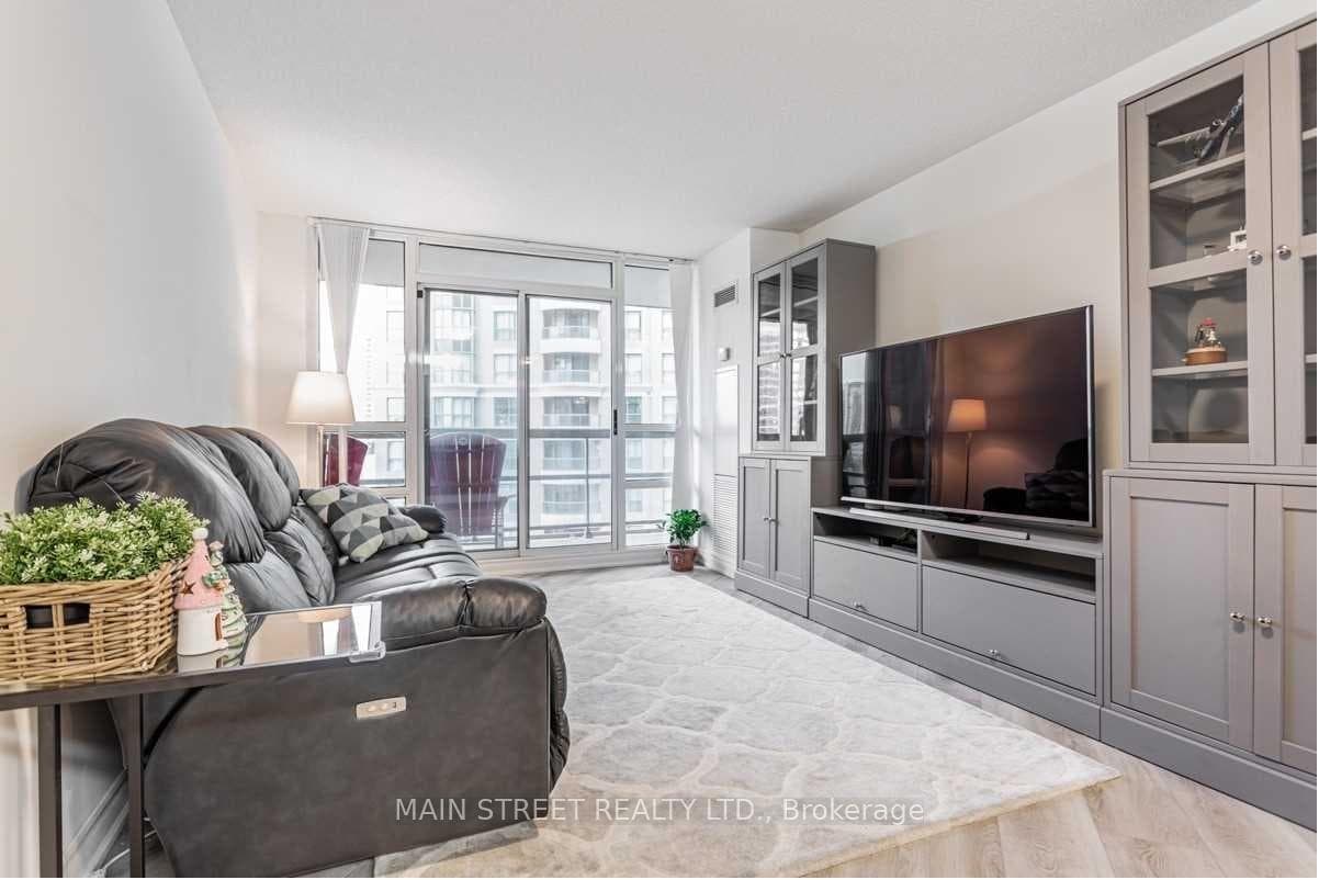 509 Beecroft Road Unit 816 photo 7