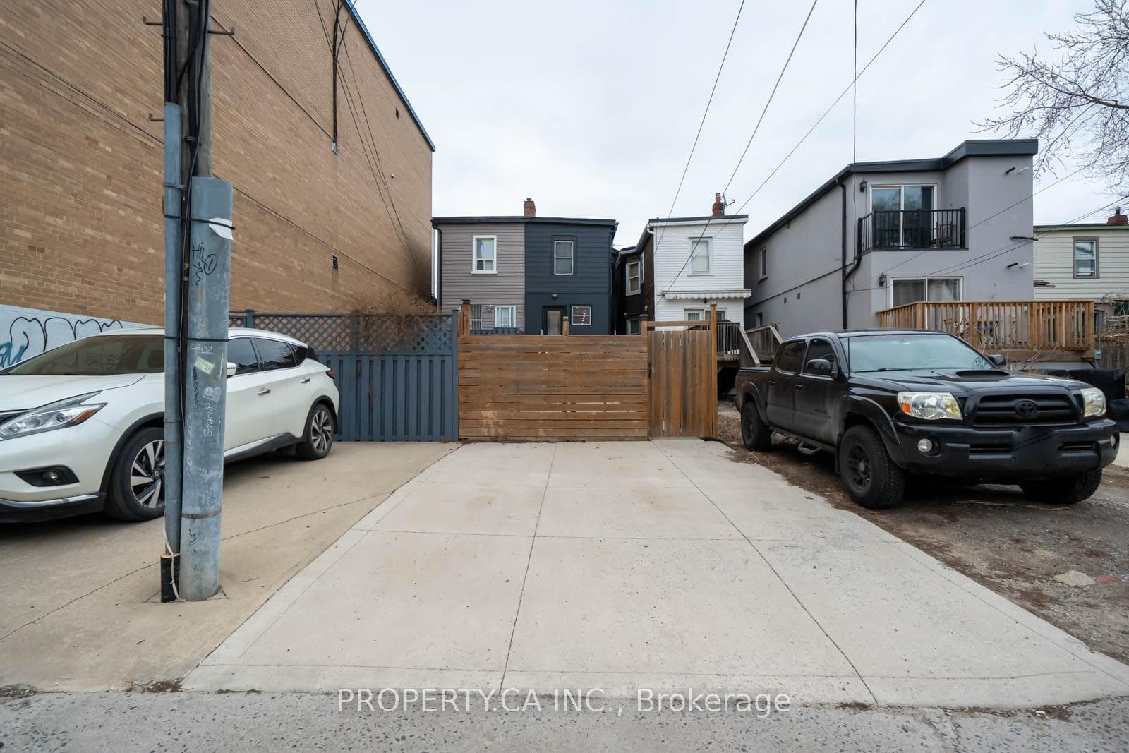 680 Coxwell Avenue photo 27