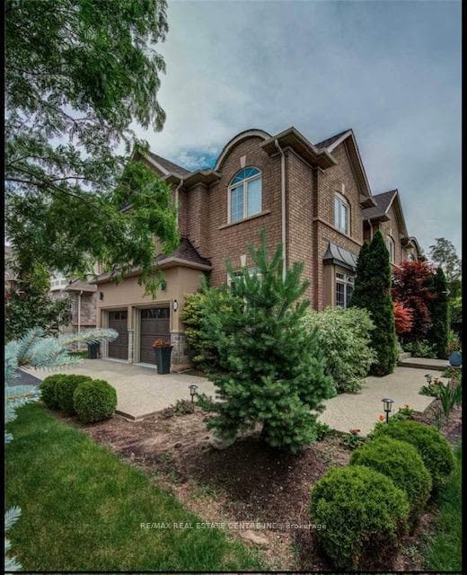 87 Great Lakes Boulevard photo 2