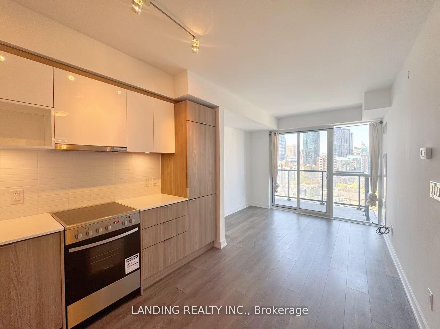 159 Wellesley Street Unit 1610 photo 7