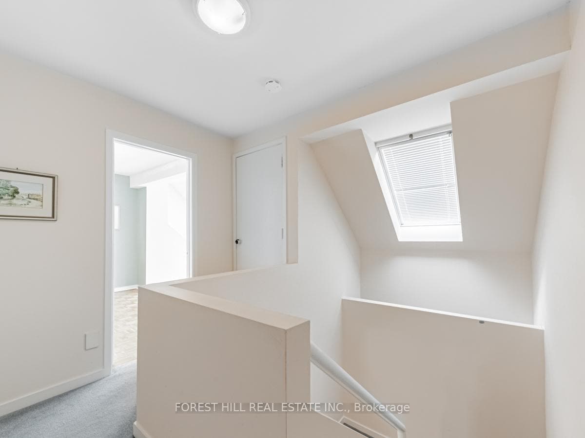 772 Avenue Road photo 27