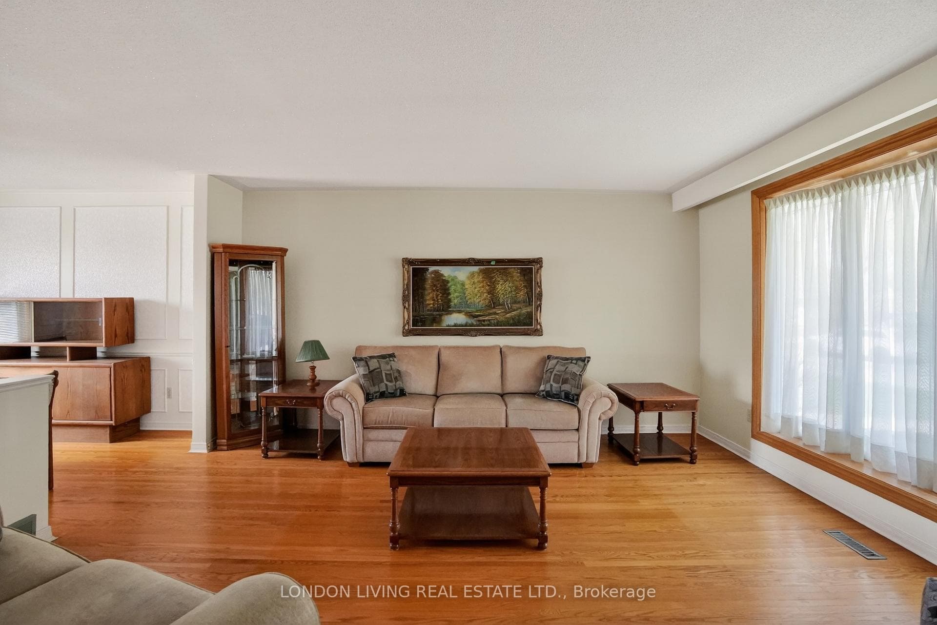 172 Meridene Crescent photo 5