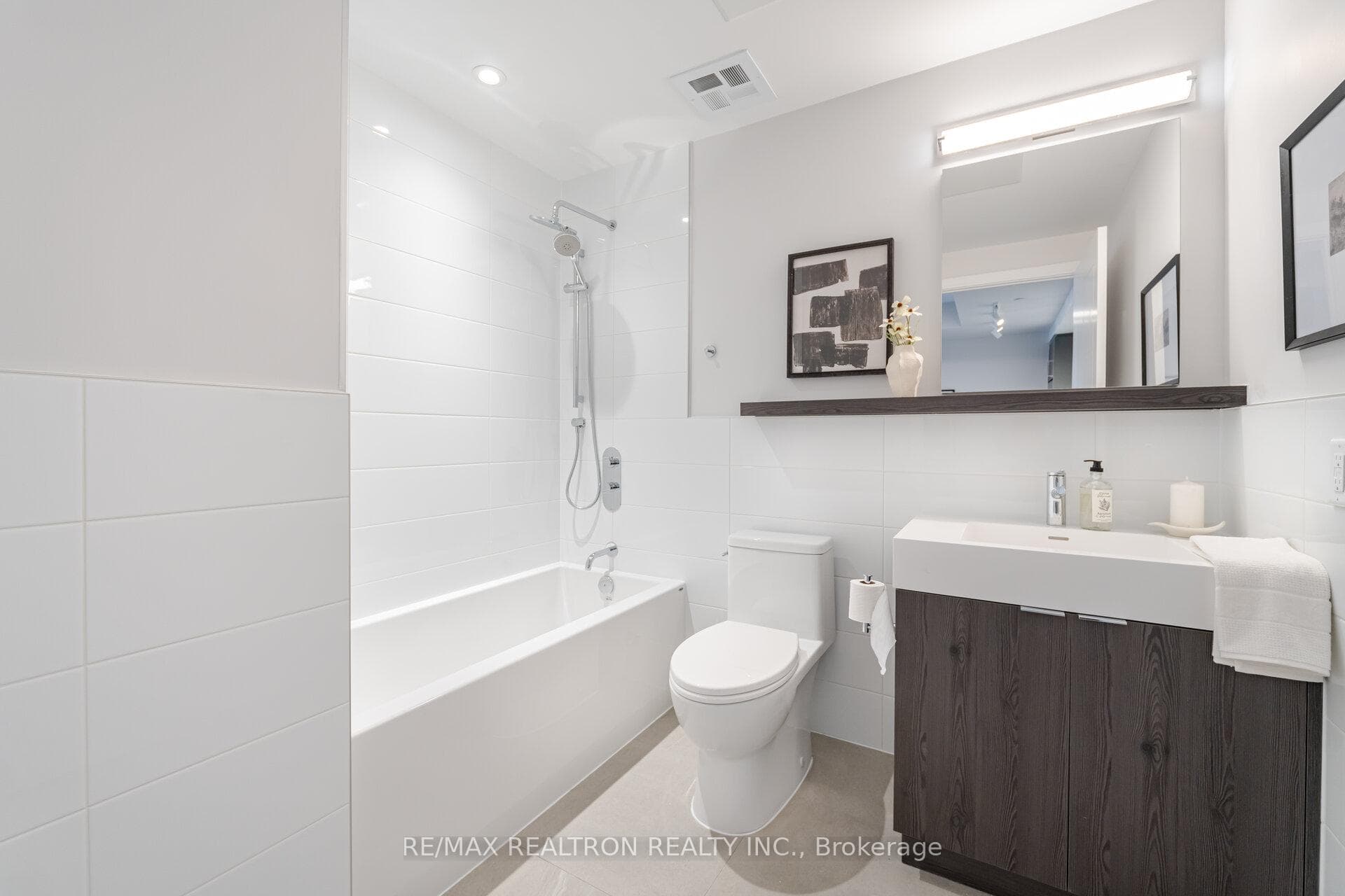 664 Spadina Avenue Unit 711 photo 11