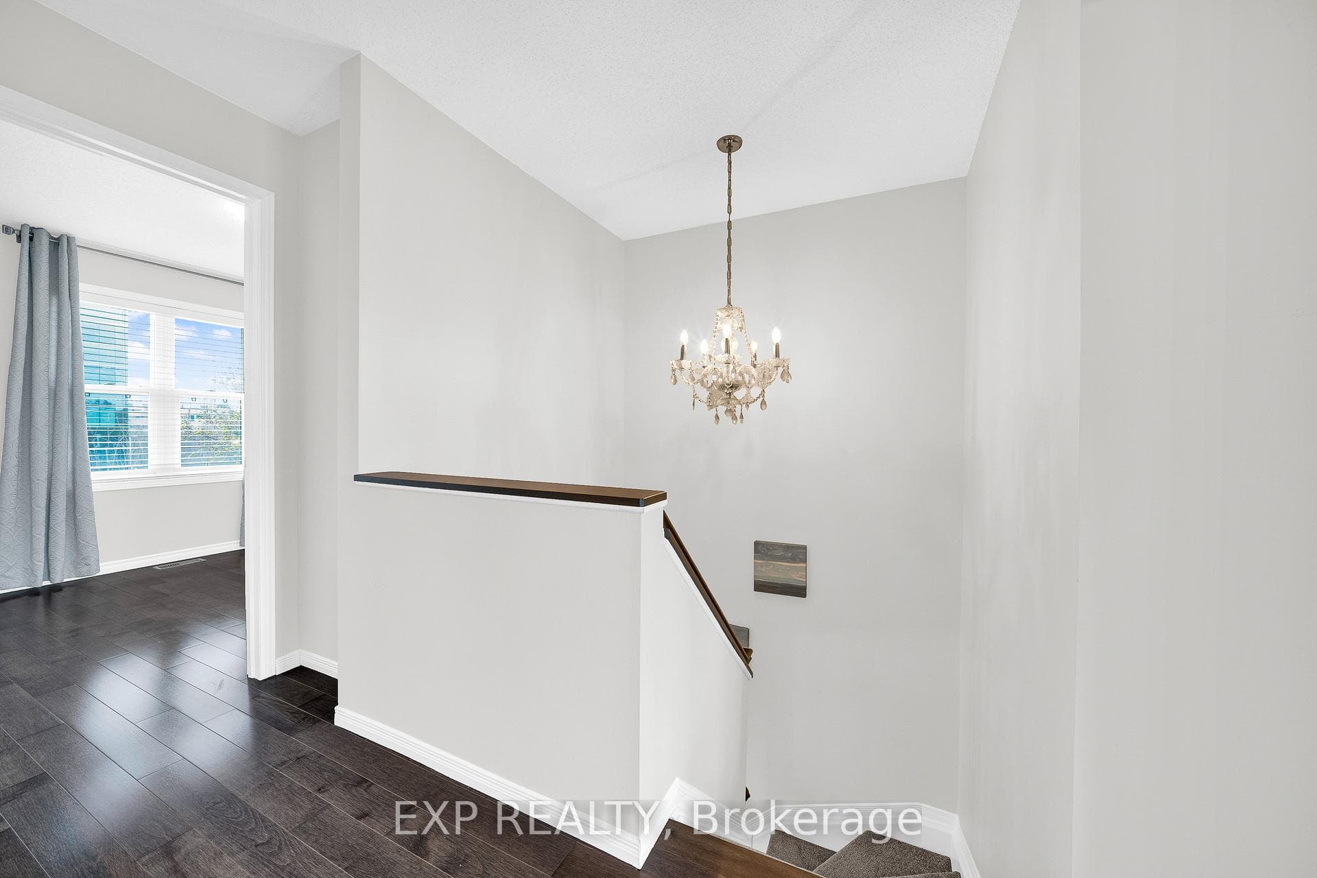 143 Arcola Private photo 19