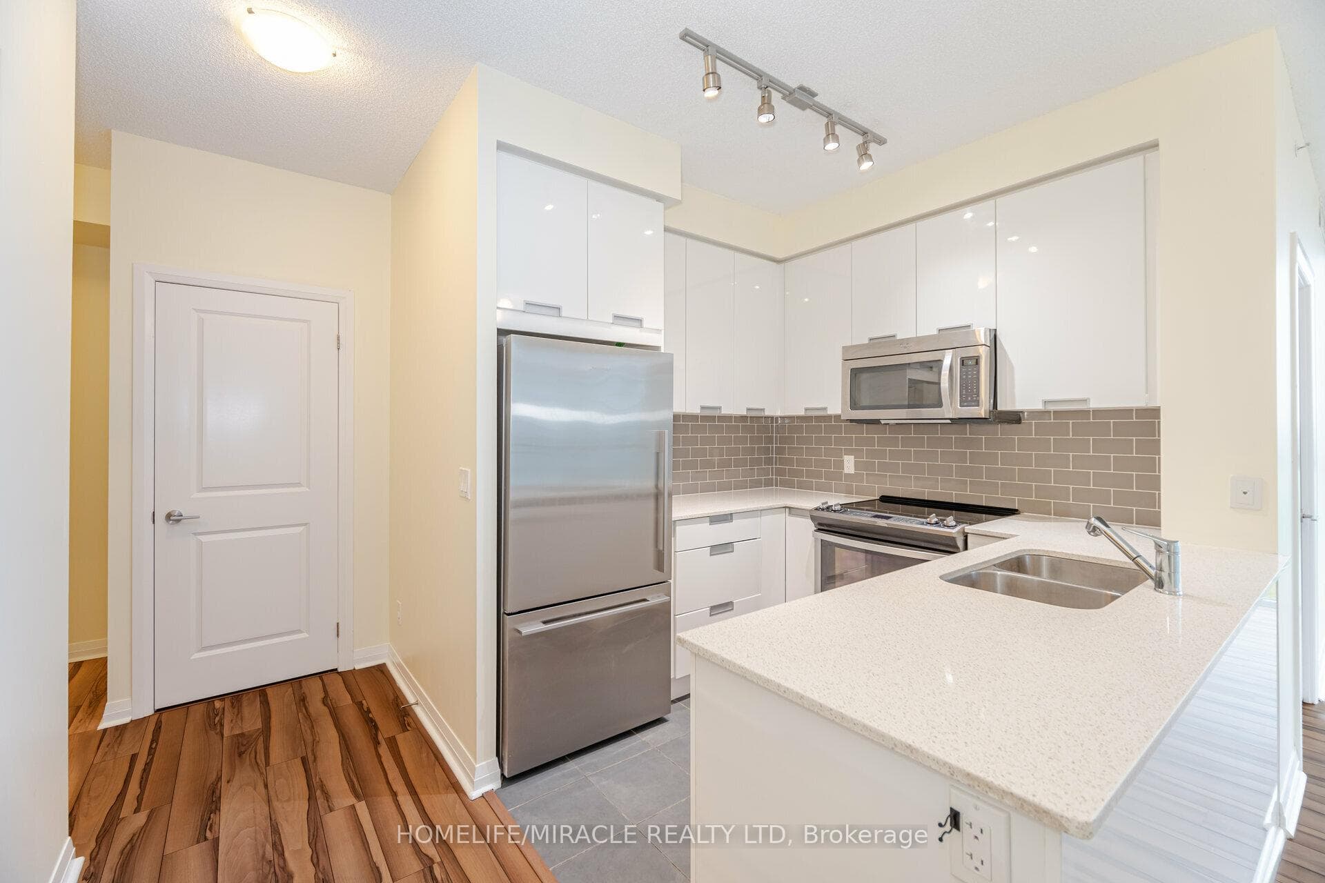 55 Eglinton Avenue Unit 602 photo 10