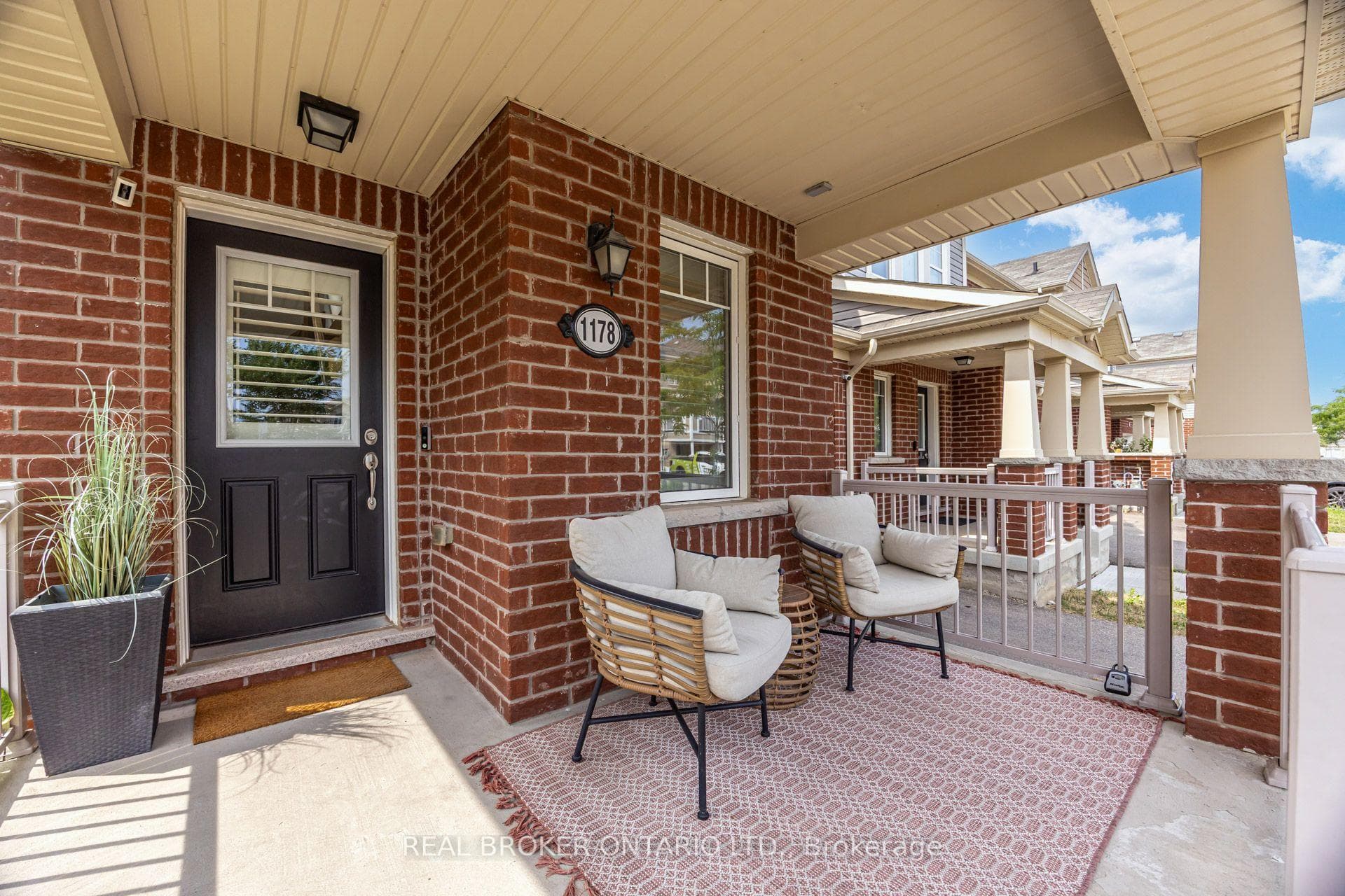 1178 Duignan Crescent photo 2