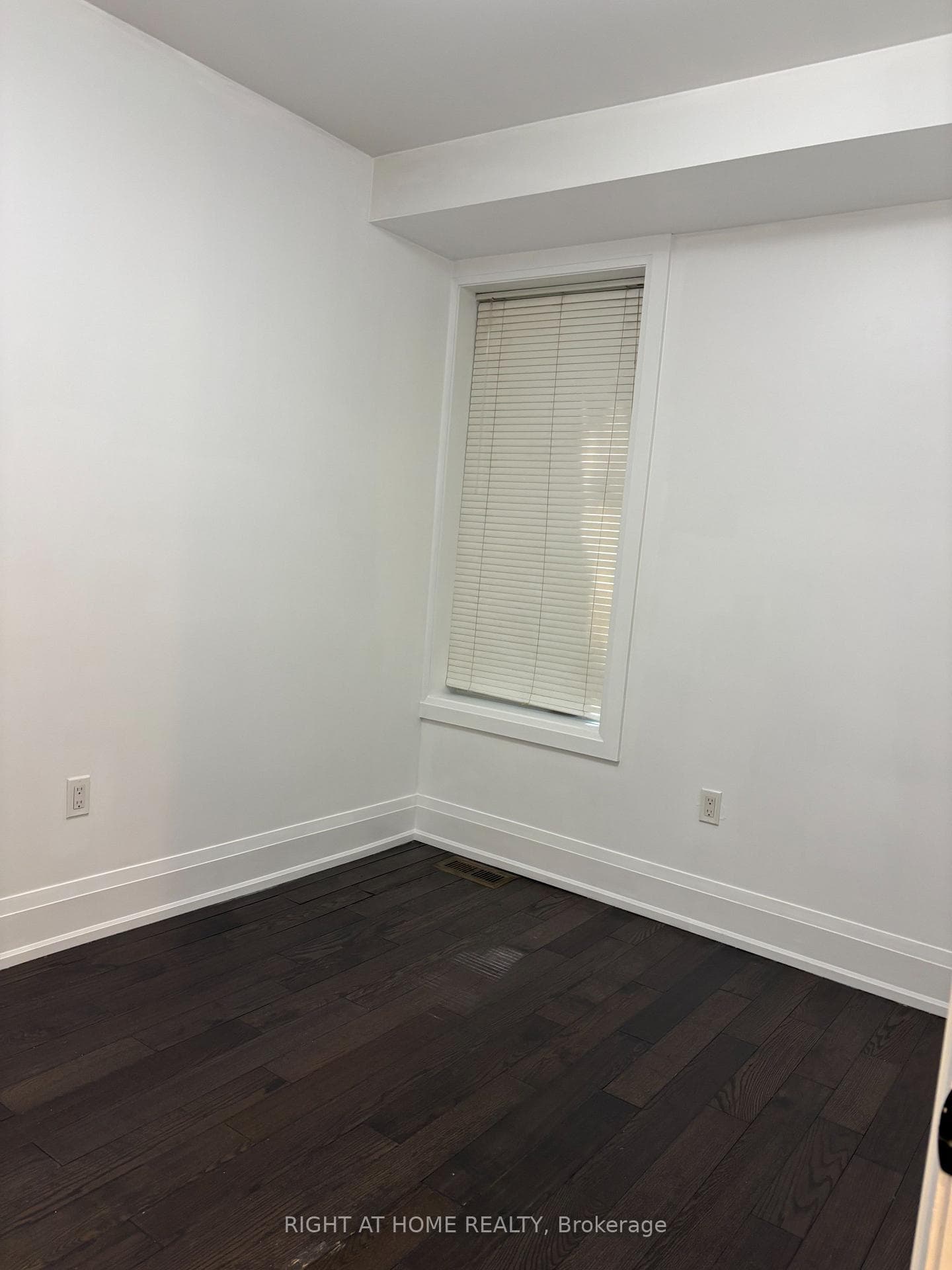 186 Mutual Street Unit Main photo 2