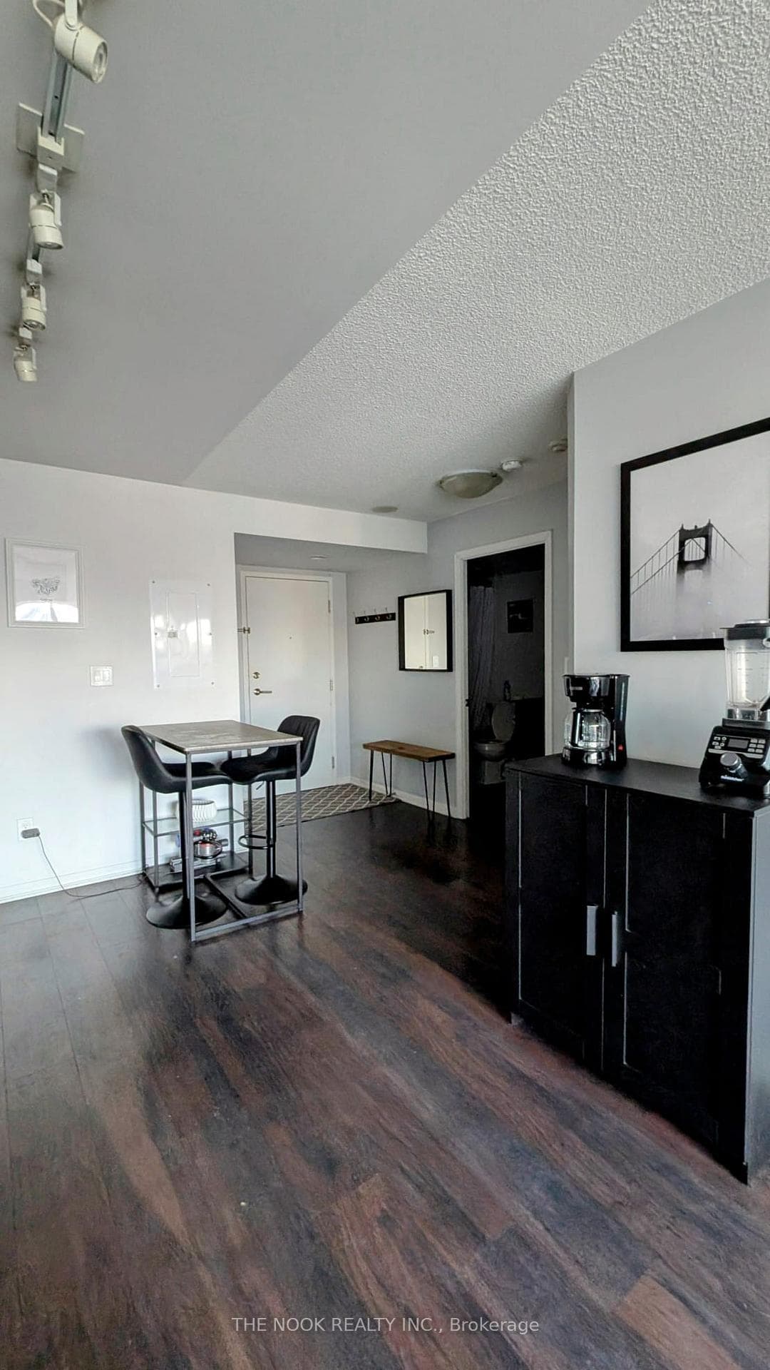 400 Adelaide Street Unit 2013 photo 3