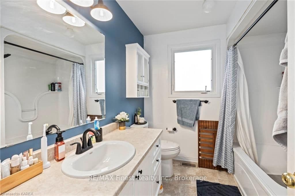 Upper washroom
