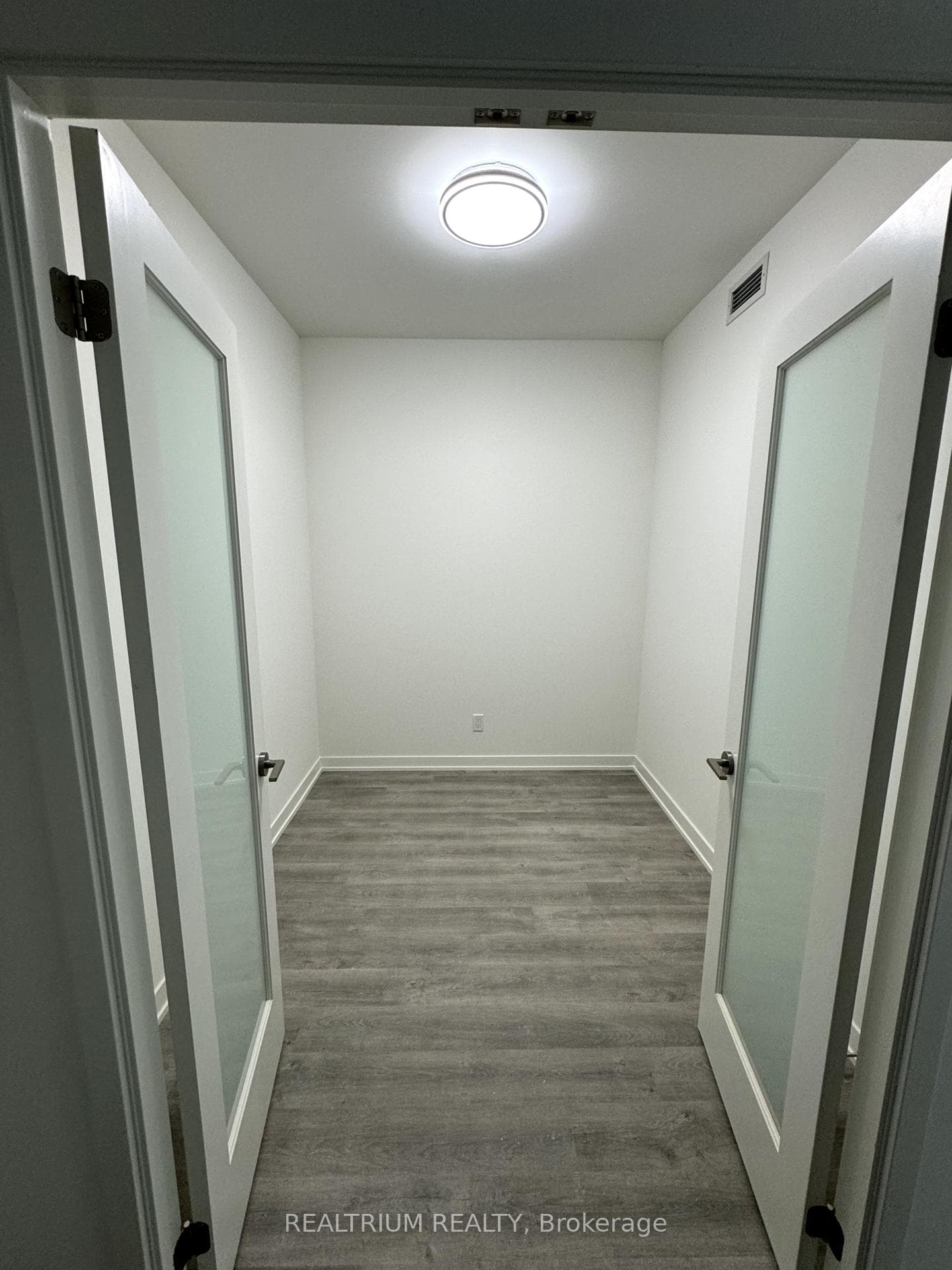 38 Simcoe Promenade Unit C302 photo 2