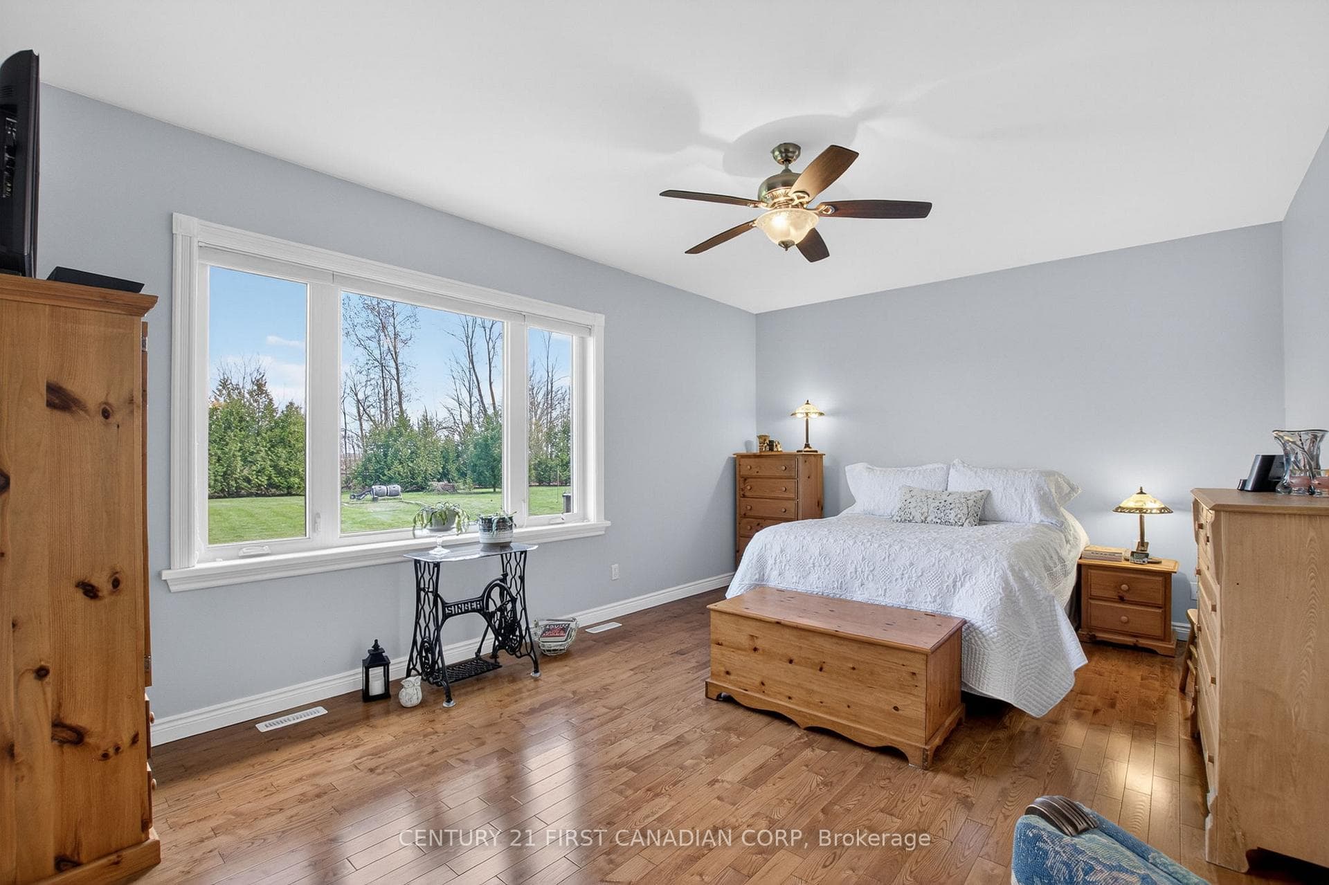 653 Peter Street photo 16