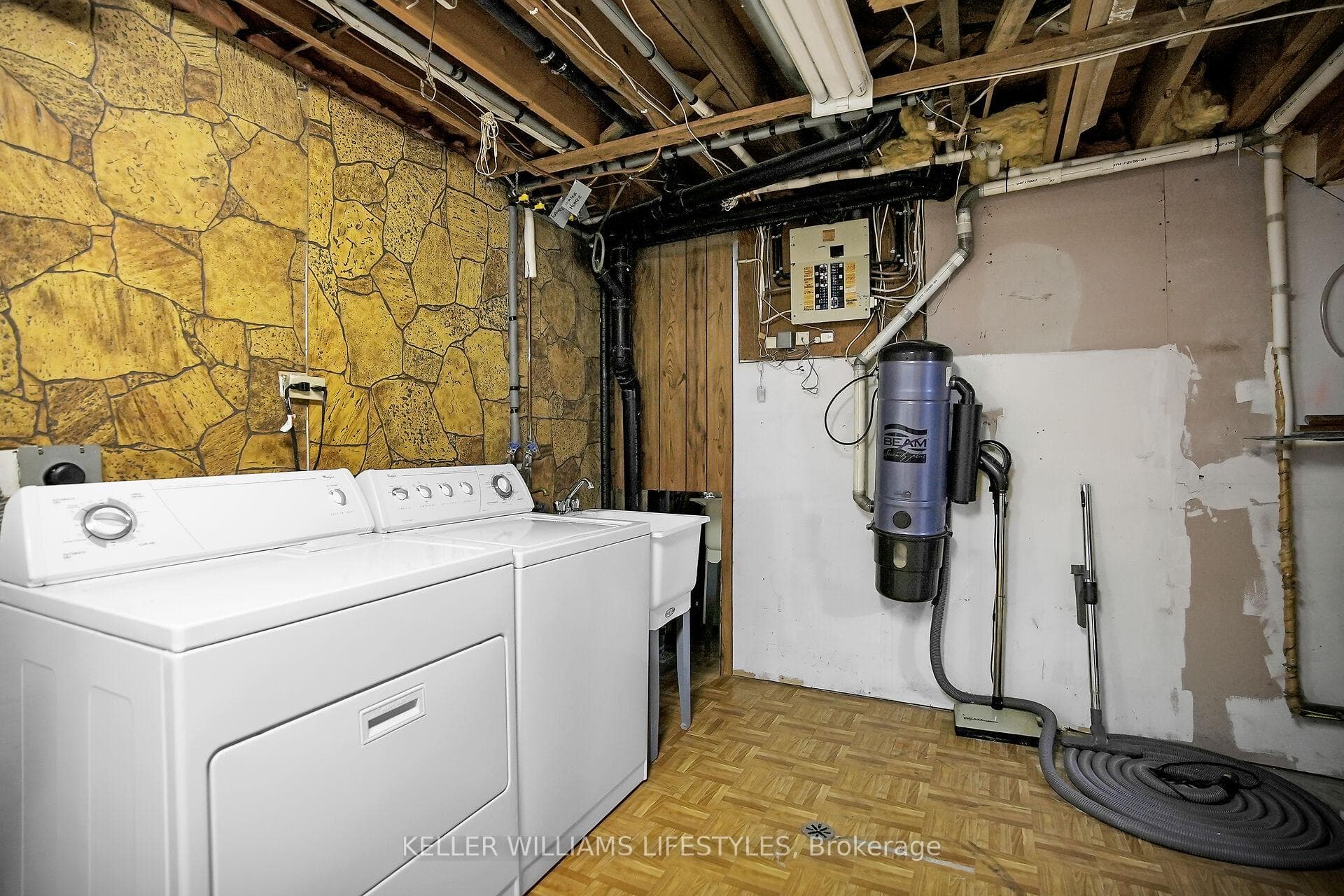 230 Clarke Road Unit 4 photo 33