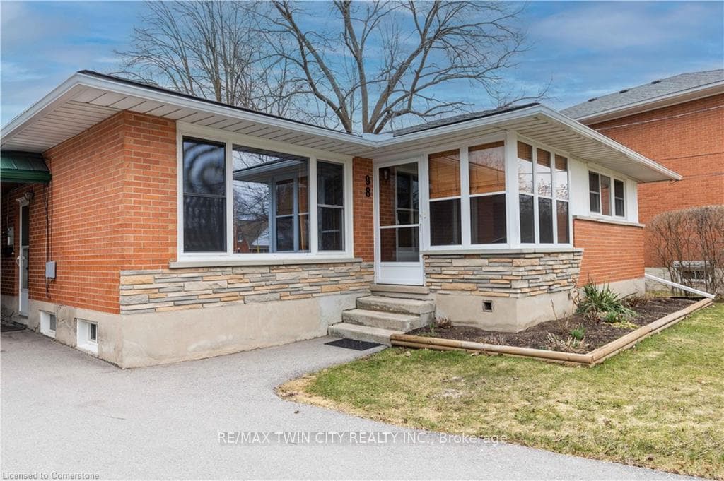 98 Clive Road photo 1