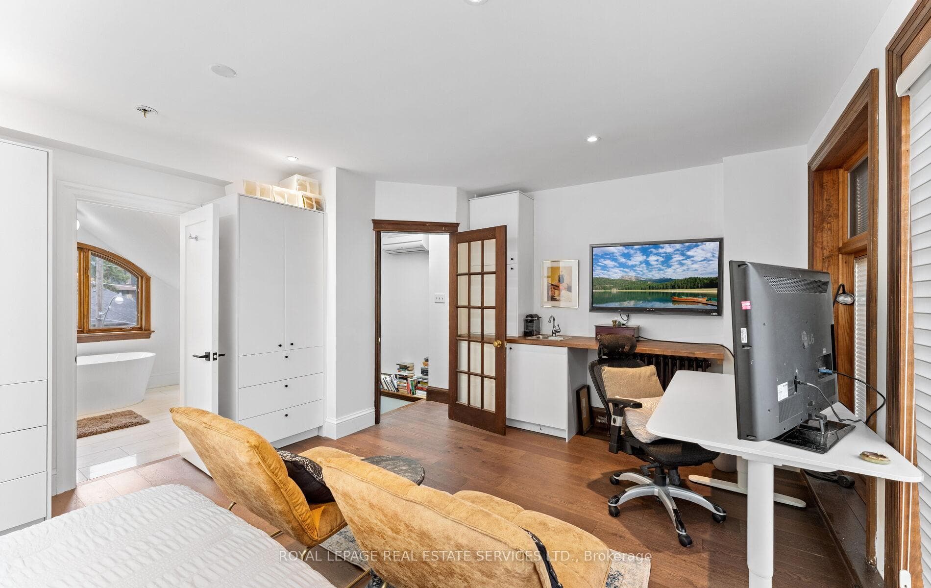 24 Mann Avenue photo 26