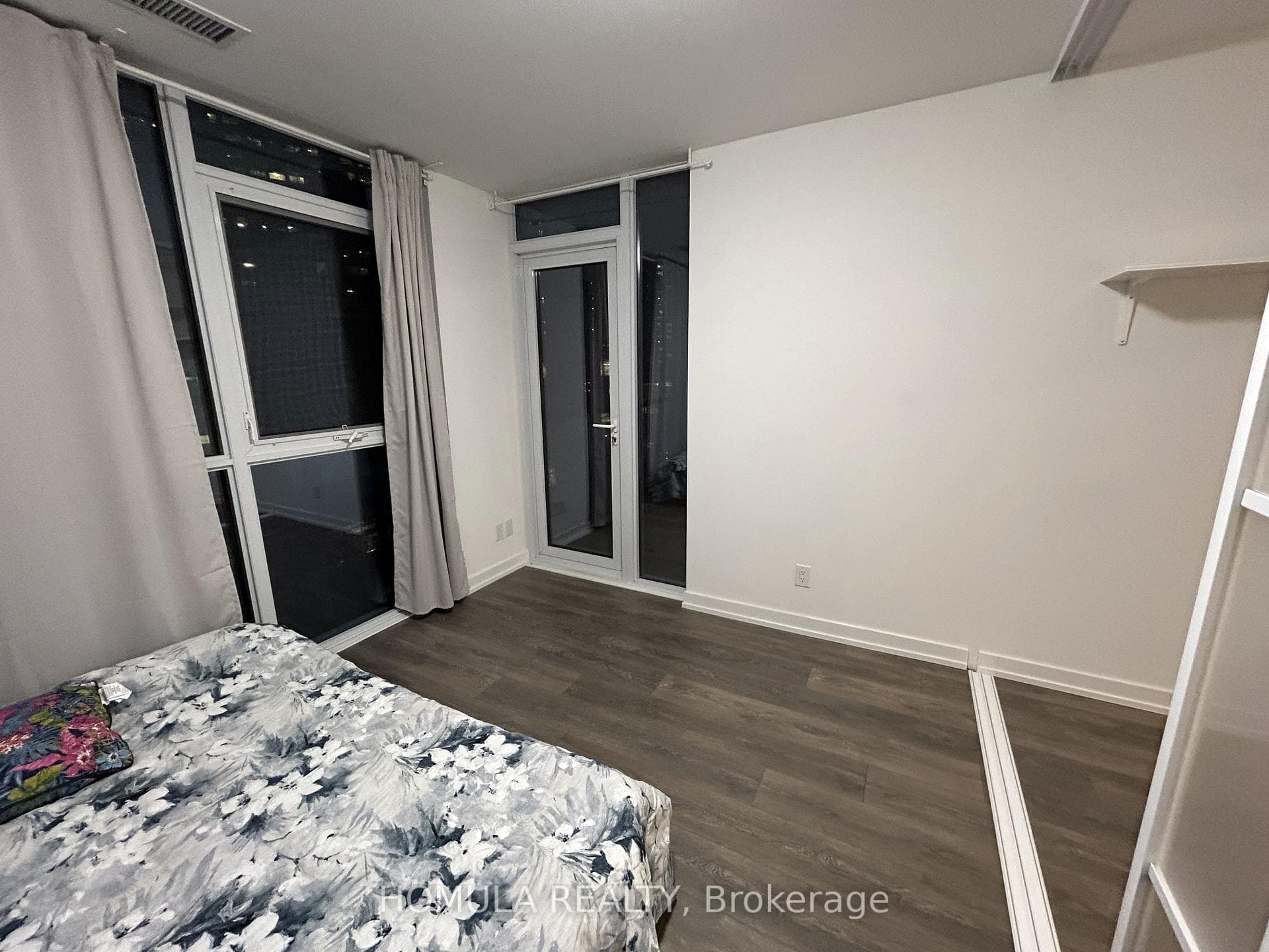 159 Wellesley Street Unit 303 photo 9