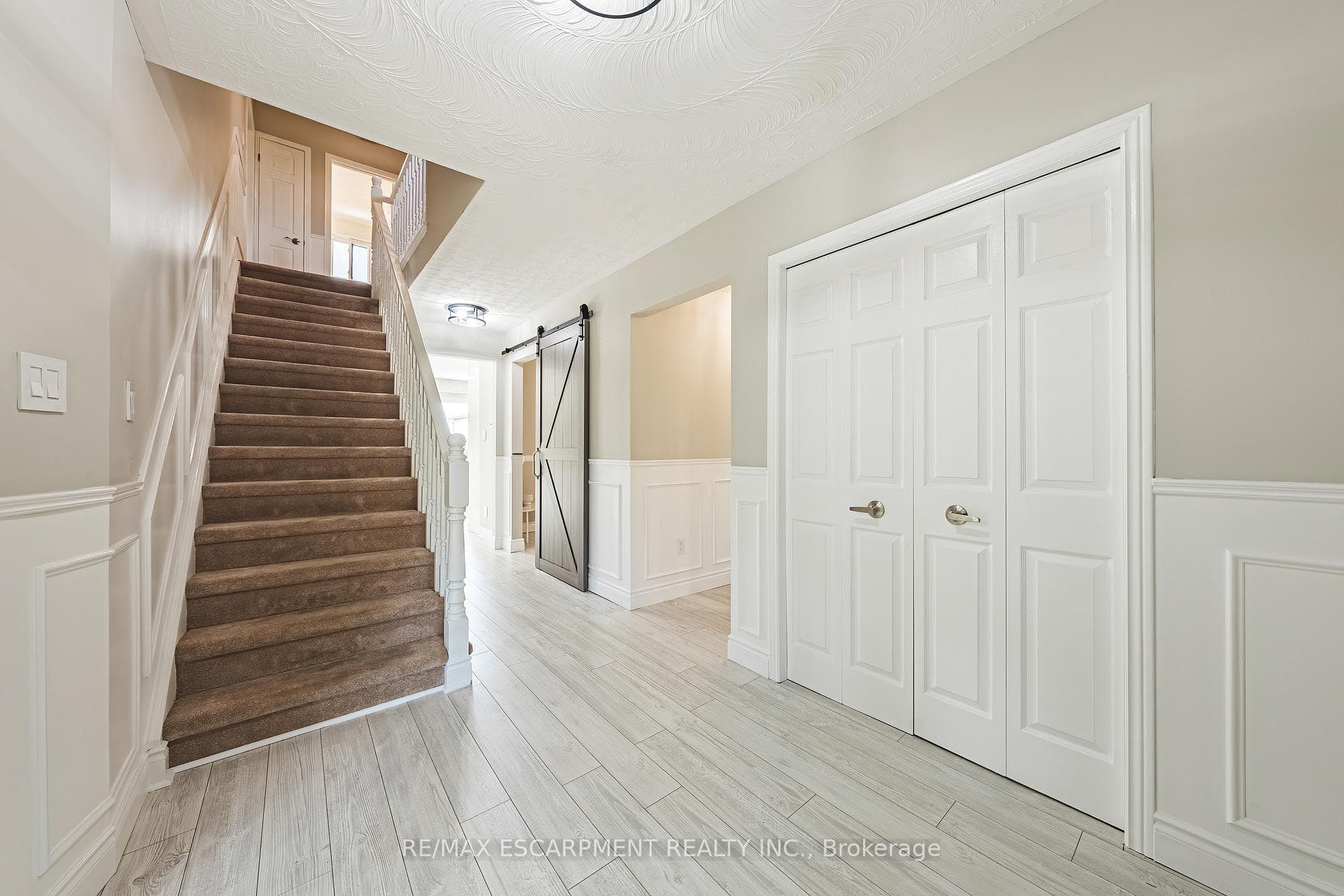 39 Parkwood Crescent photo 5