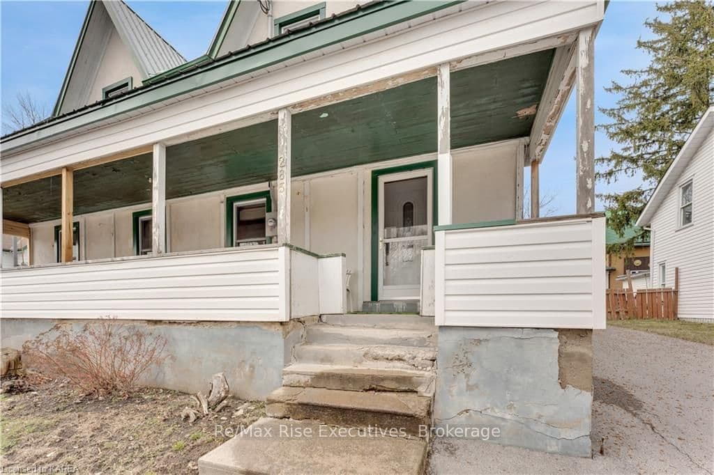 285 THOMAS Street photo 3