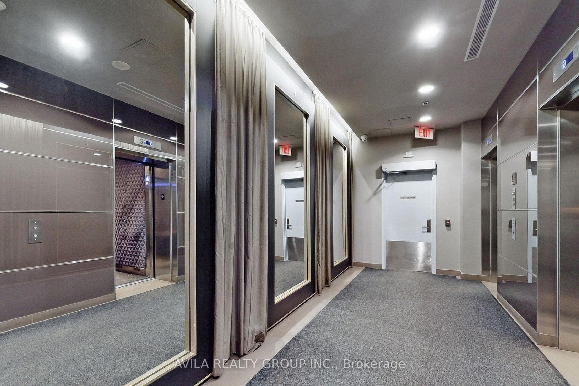 126 Simcoe Street Unit 301 photo 21