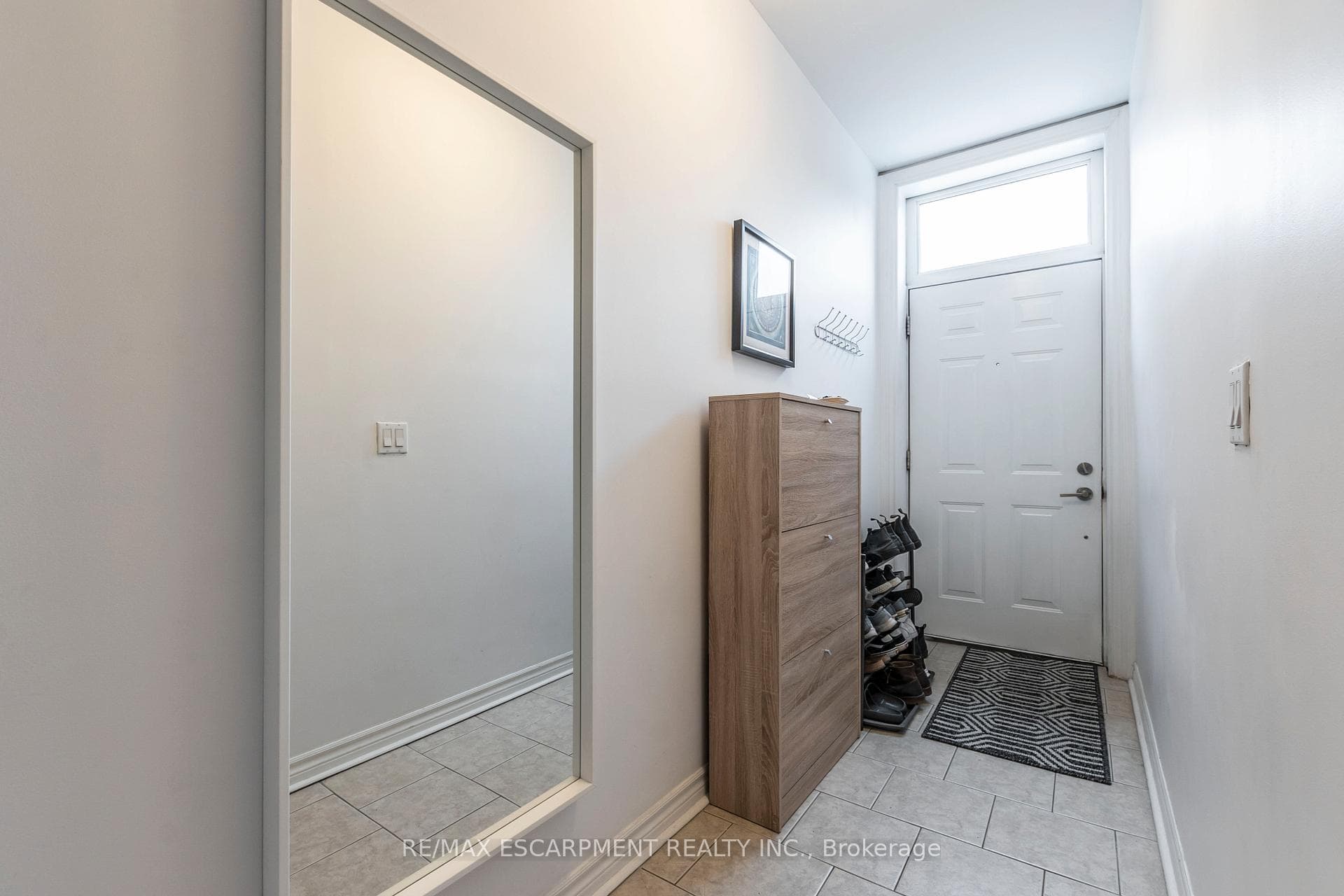 346 Hughson Street photo 3
