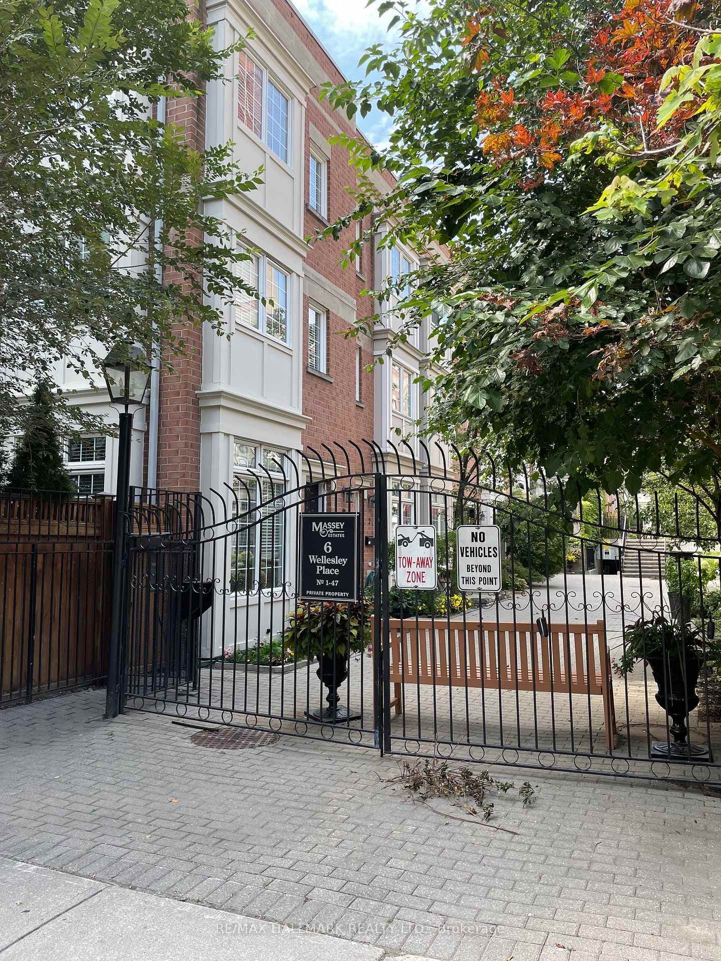 6 Wellesley Place Unit 2 photo 25